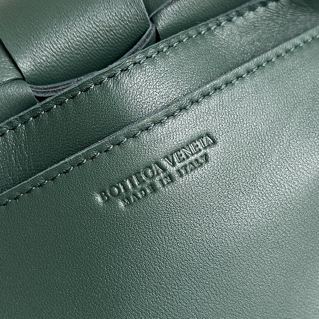 BV 葆蝶家 枕头包 CASSETTE  Intreccio 编织设计 羊皮 豆腐 购物袋 手提袋 斜款包 雨树绿 730848VMAY13035