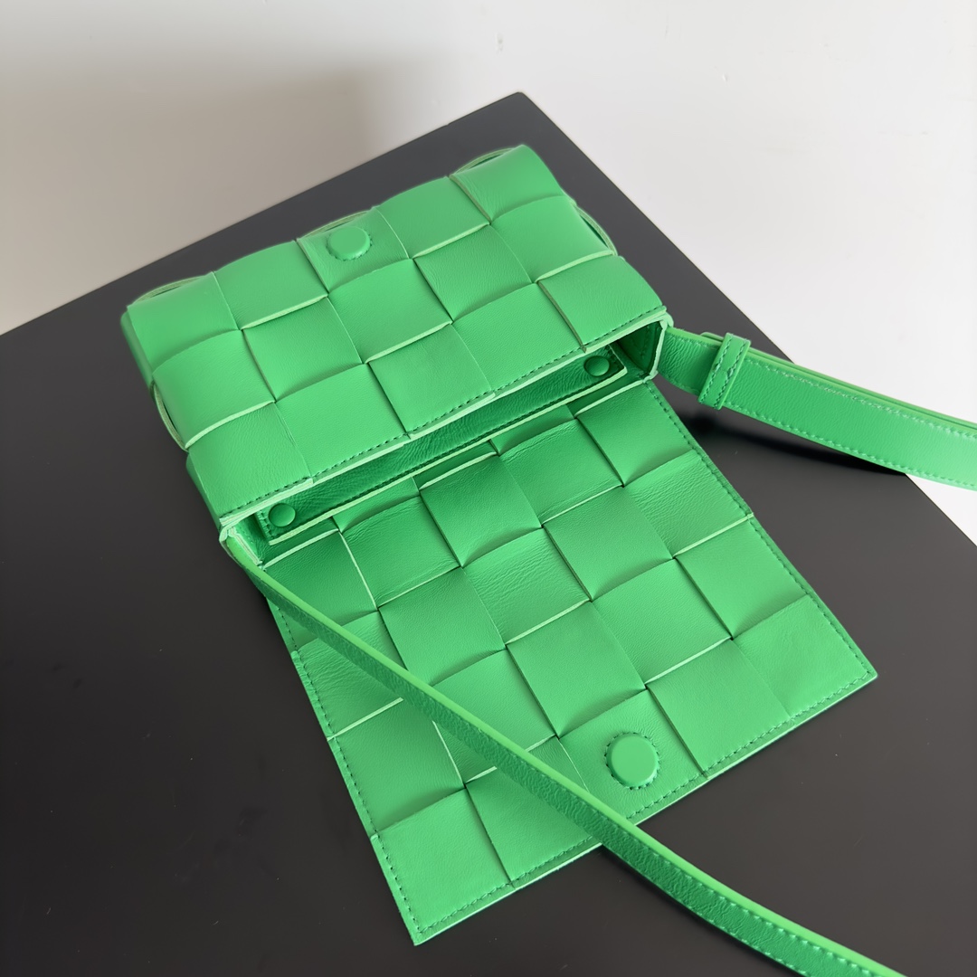 BV 葆蝶家 枕头包 CASSETTE  Intreccio 编织设计 羊皮 豆腐 购物袋 手提袋 斜款包 鹦鹉绿 730848 