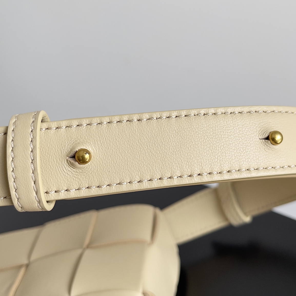 BV 葆蝶家 枕头包 CASSETTE  Intreccio 编织设计 羊皮 豆腐 购物袋 手提袋 斜款包 浅褐色 730848 