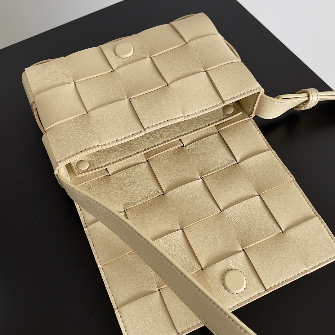 BV 葆蝶家 枕头包 CASSETTE  Intreccio 编织设计 羊皮 豆腐 购物袋 手提袋 斜款包 浅褐色 730848 