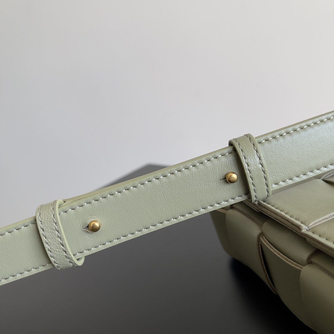 BV 葆蝶家 枕头包 CASSETTE  Intreccio 编织设计 羊皮 豆腐 购物袋 手提袋 斜款包 洞石绿 730848 