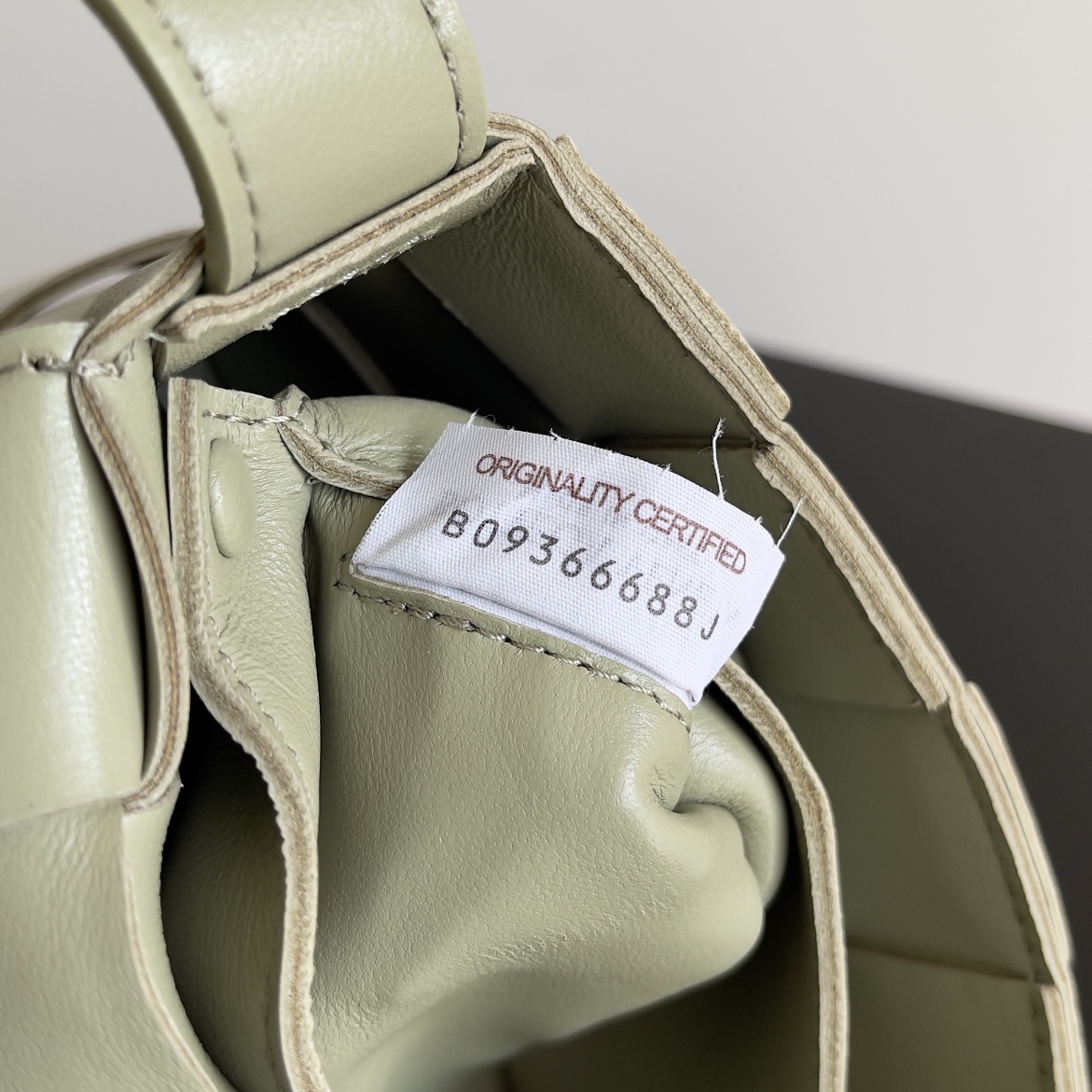 BV 葆蝶家 枕头包 CASSETTE  Intreccio 编织设计 羊皮 豆腐 购物袋 手提袋 斜款包 洞石绿 730848 