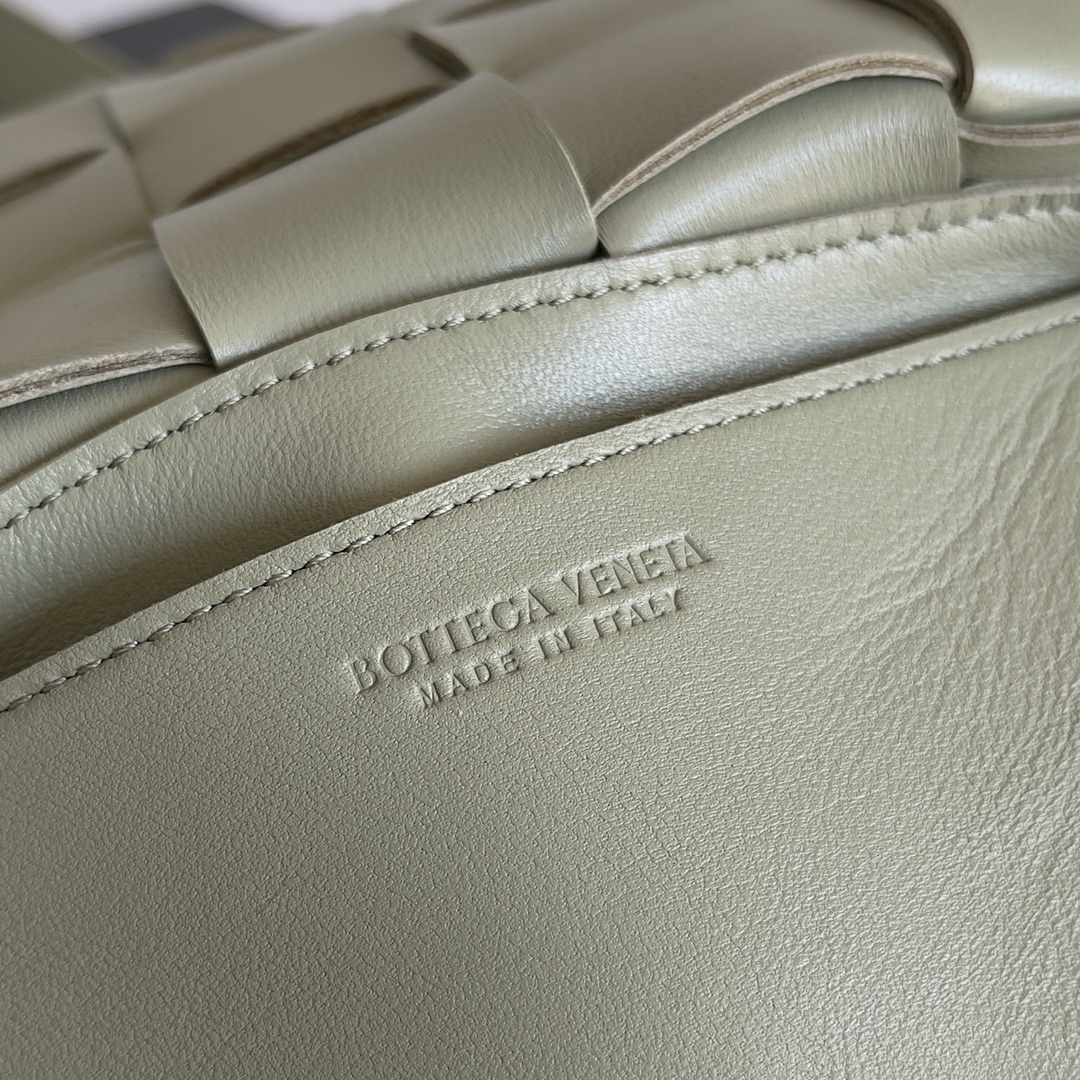 BV 葆蝶家 枕头包 CASSETTE  Intreccio 编织设计 羊皮 豆腐 购物袋 手提袋 斜款包 洞石绿 730848 