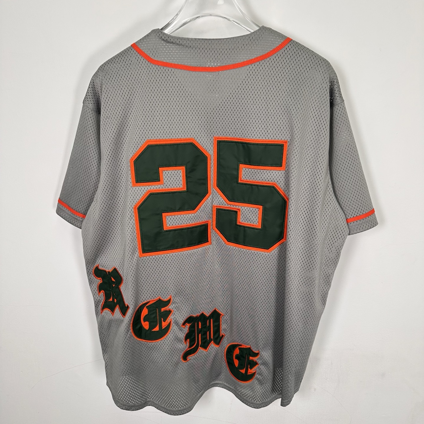 Supreme SS25 WEEK5 Old English Baseball Jersey 美式潮流斜纹贴花网眼短袖棒球球服  黑色 灰色  SUP-SS25-146