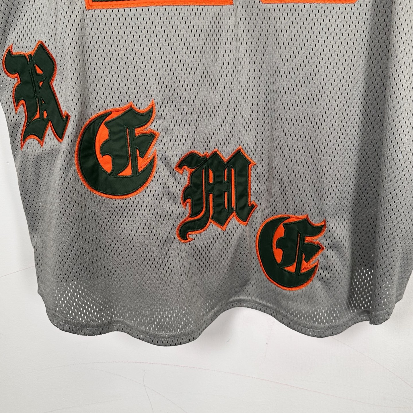 Supreme SS25 WEEK5 Old English Baseball Jersey 美式潮流斜纹贴花网眼短袖棒球球服  黑色 灰色  SUP-SS25-146