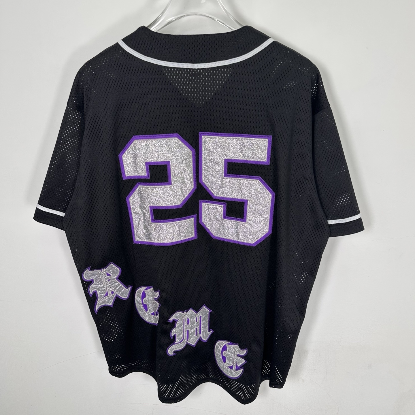 Supreme SS25 WEEK5 Old English Baseball Jersey 美式潮流斜纹贴花网眼短袖棒球球服  黑色 灰色  SUP-SS25-146