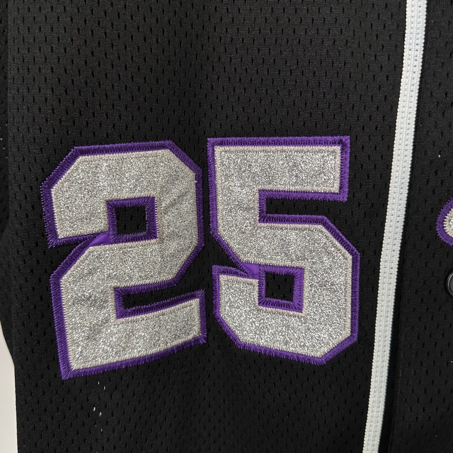 Supreme SS25 WEEK5 Old English Baseball Jersey 美式潮流斜纹贴花网眼短袖棒球球服  黑色 灰色  SUP-SS25-146