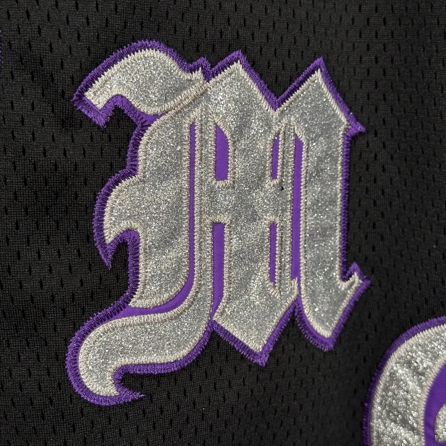 Supreme SS25 WEEK5 Old English Baseball Jersey 美式潮流斜纹贴花网眼短袖棒球球服  黑色 灰色  SUP-SS25-146