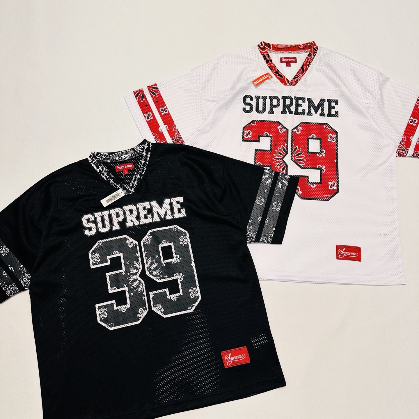 Supreme SS25 WEEK14 Bandana Football Jersey logo 39号 印花  短袖T恤 男女同款 黑色 白色 SUP-SS25-053