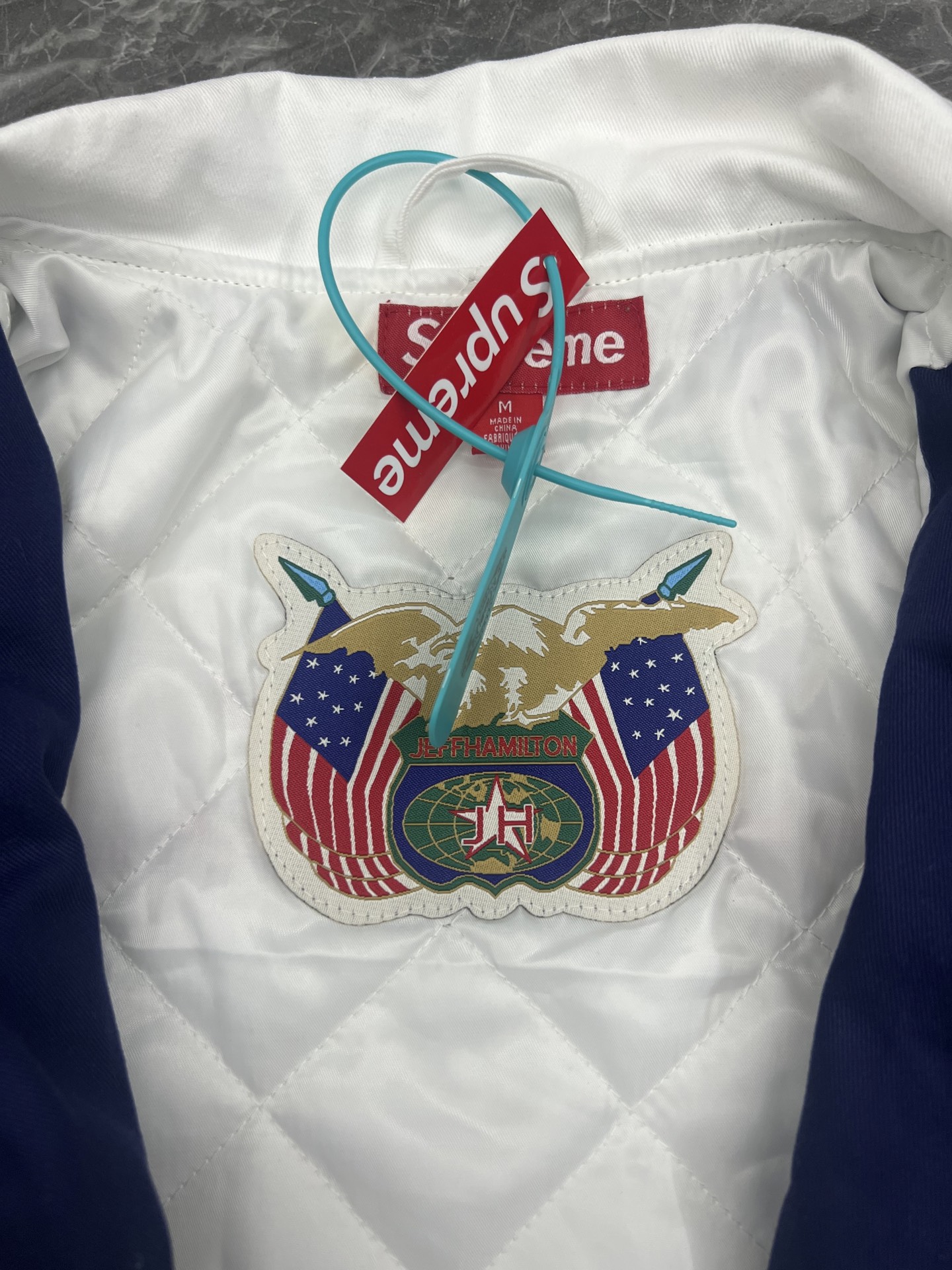 Supreme 海绵宝宝 联名款 海绵宝宝印花图案刺绣徽标赛车夹克 男女同款B0  SUP-SS25-046