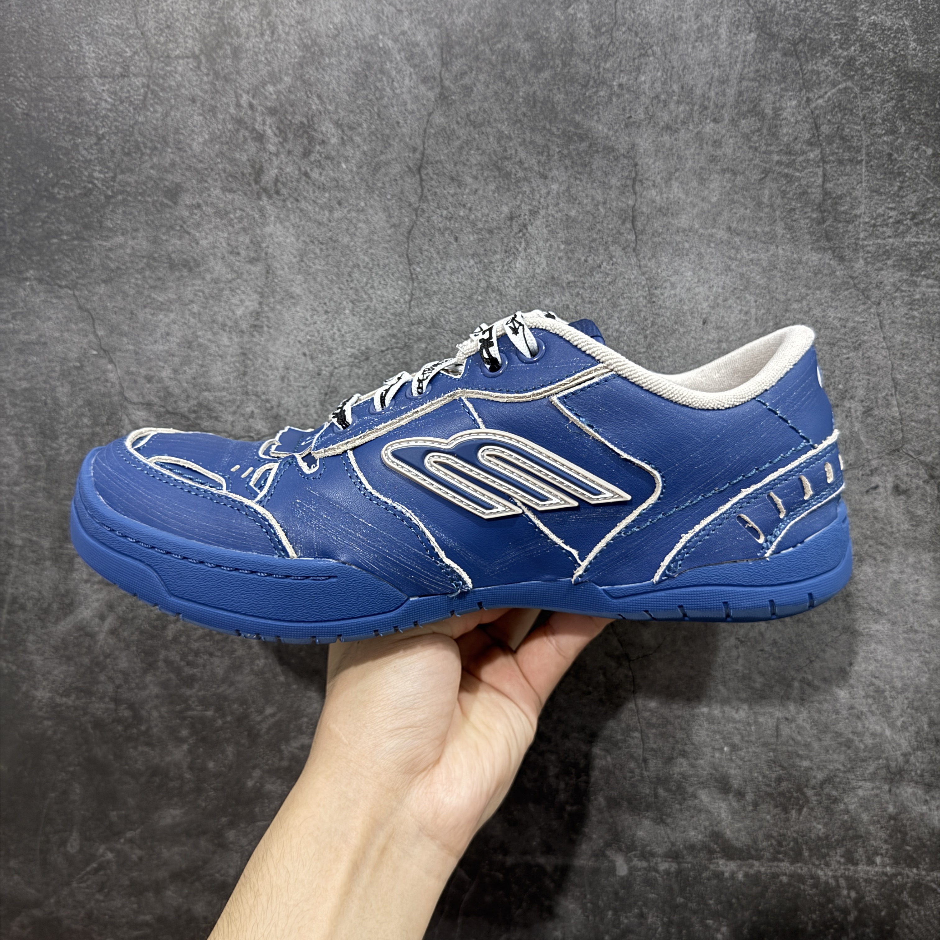 Balenciaga 巴黎世家 18代 Hamptons Worn-0ut 涤纶(聚酯纤维)牛皮革 圆头系带低帮 生活休闲鞋 男女同款 波鞋 藏蓝色