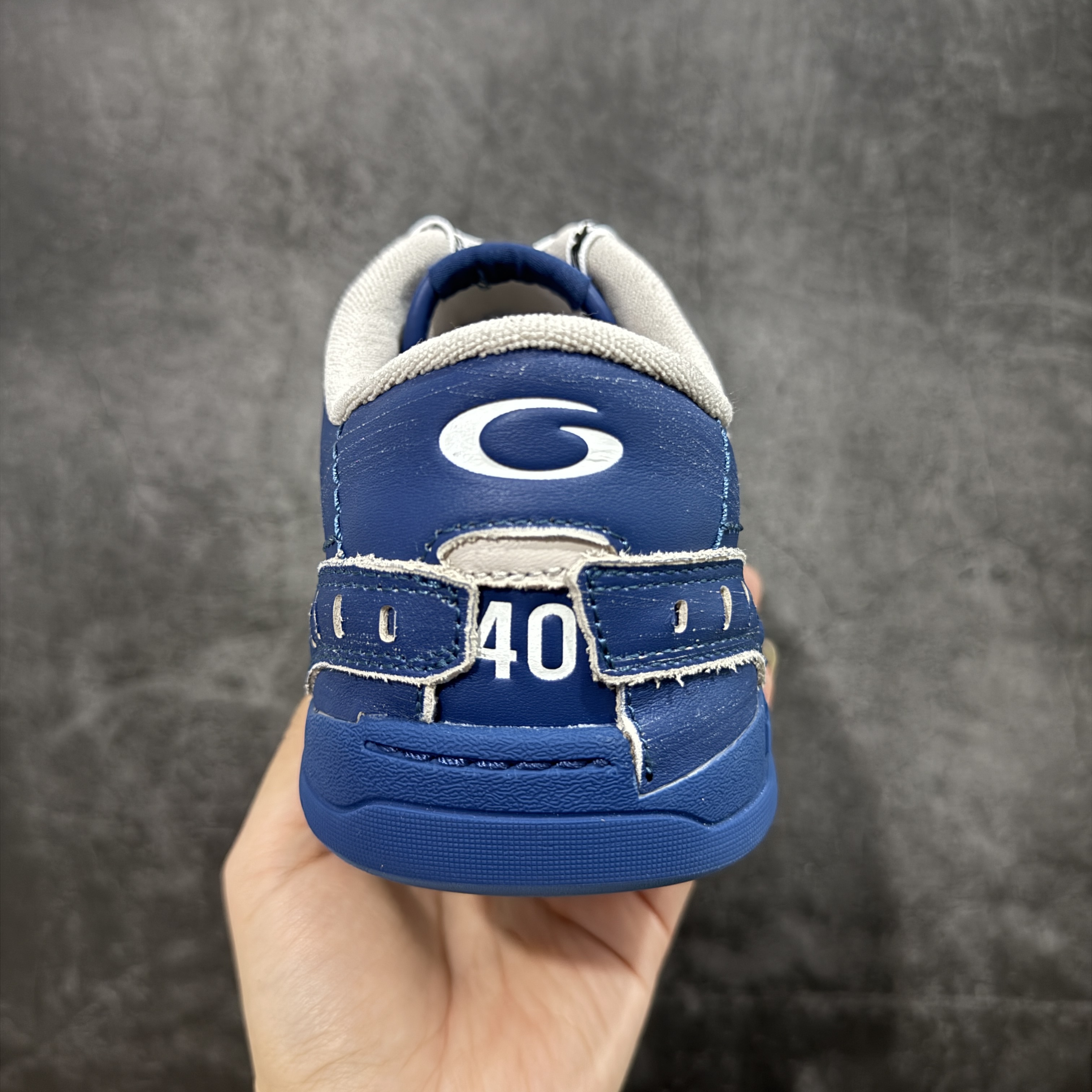 Balenciaga 巴黎世家 18代 Hamptons Worn-0ut 涤纶(聚酯纤维)牛皮革 圆头系带低帮 生活休闲鞋 男女同款 波鞋 藏蓝色