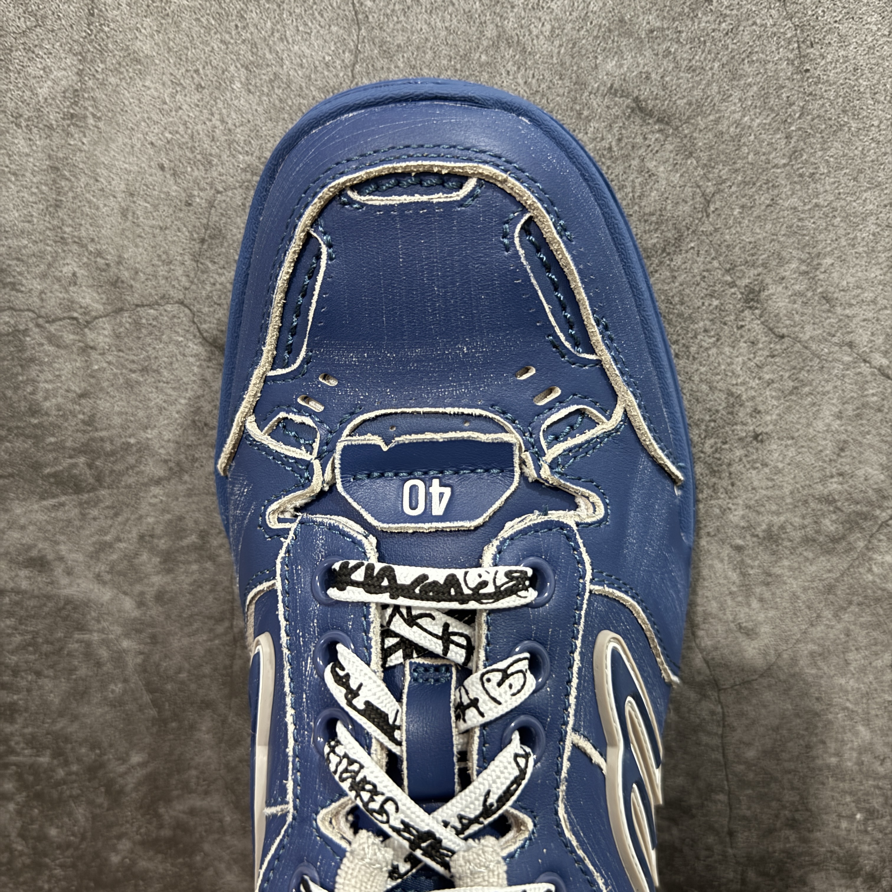 Balenciaga 巴黎世家 18代 Hamptons Worn-0ut 涤纶(聚酯纤维)牛皮革 圆头系带低帮 生活休闲鞋 男女同款 波鞋 藏蓝色