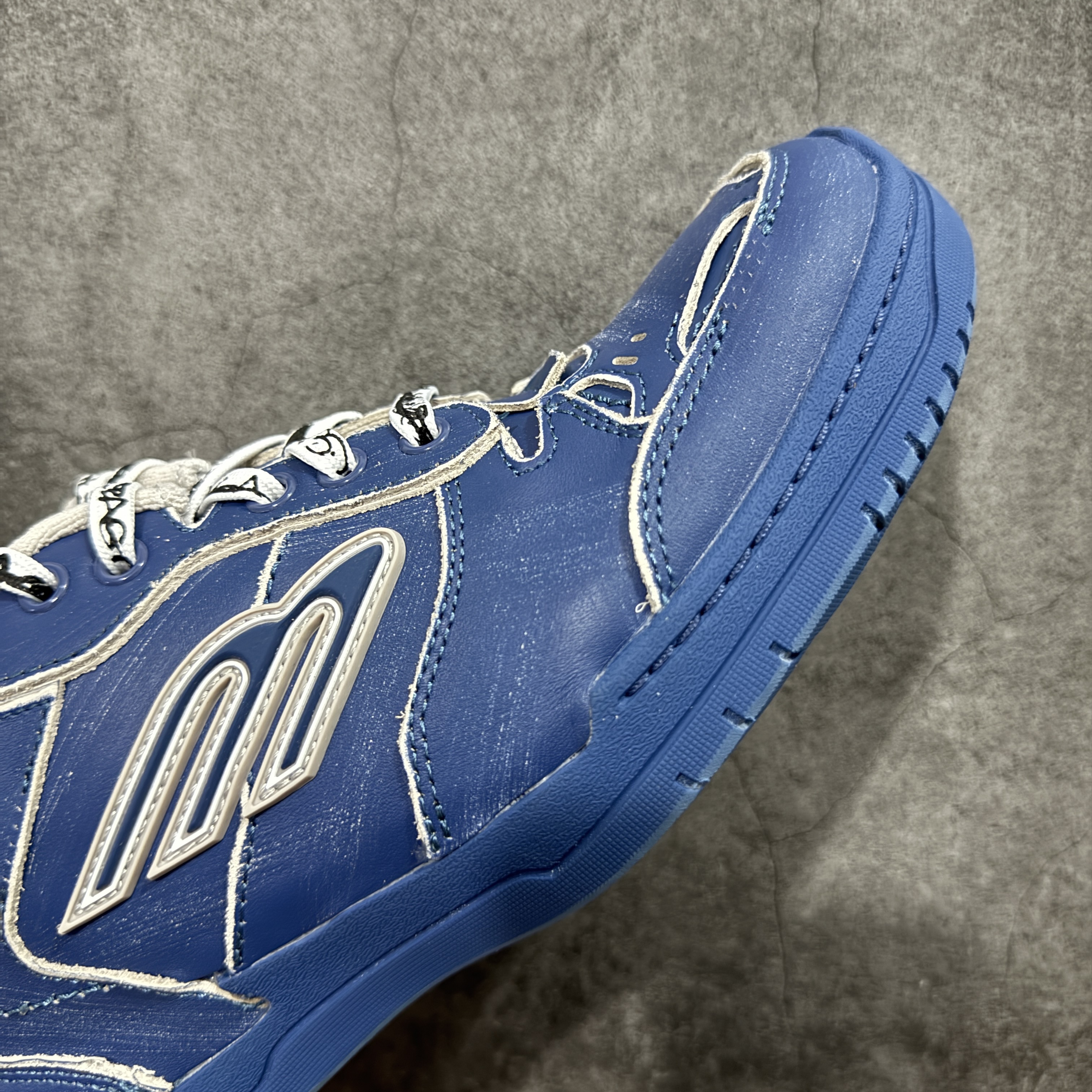 Balenciaga 巴黎世家 18代 Hamptons Worn-0ut 涤纶(聚酯纤维)牛皮革 圆头系带低帮 生活休闲鞋 男女同款 波鞋 藏蓝色