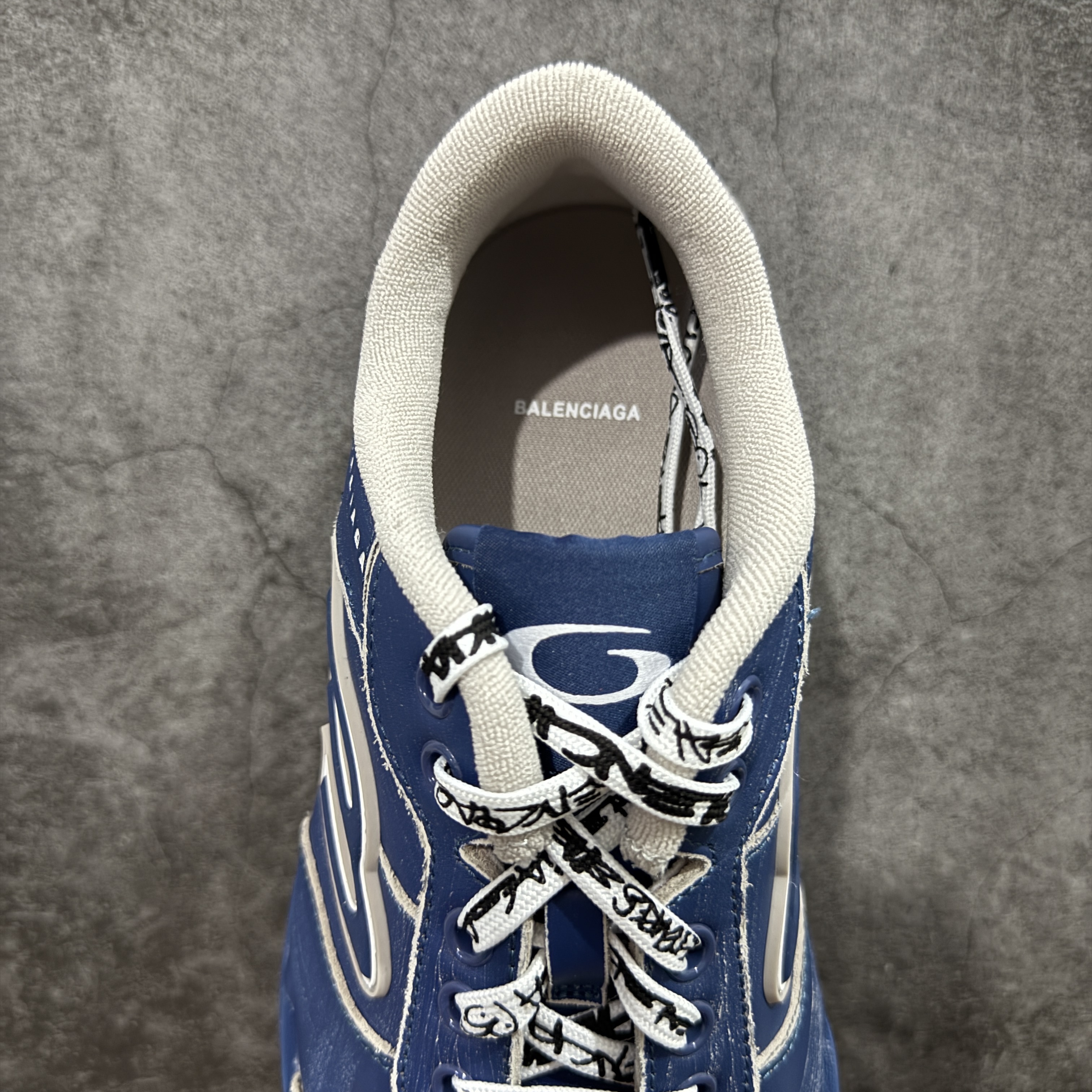 Balenciaga 巴黎世家 18代 Hamptons Worn-0ut 涤纶(聚酯纤维)牛皮革 圆头系带低帮 生活休闲鞋 男女同款 波鞋 藏蓝色