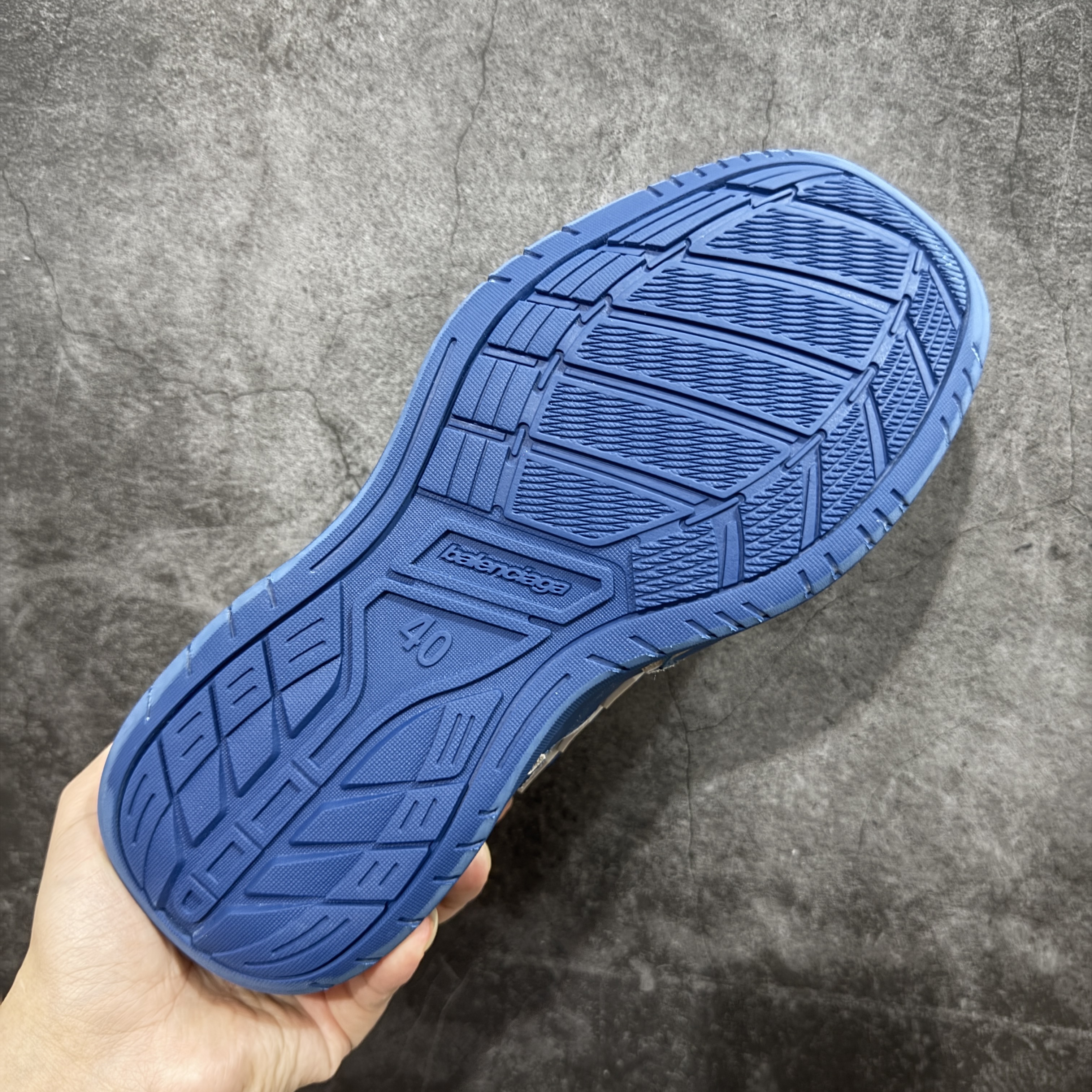 Balenciaga 巴黎世家 18代 Hamptons Worn-0ut 涤纶(聚酯纤维)牛皮革 圆头系带低帮 生活休闲鞋 男女同款 波鞋 藏蓝色