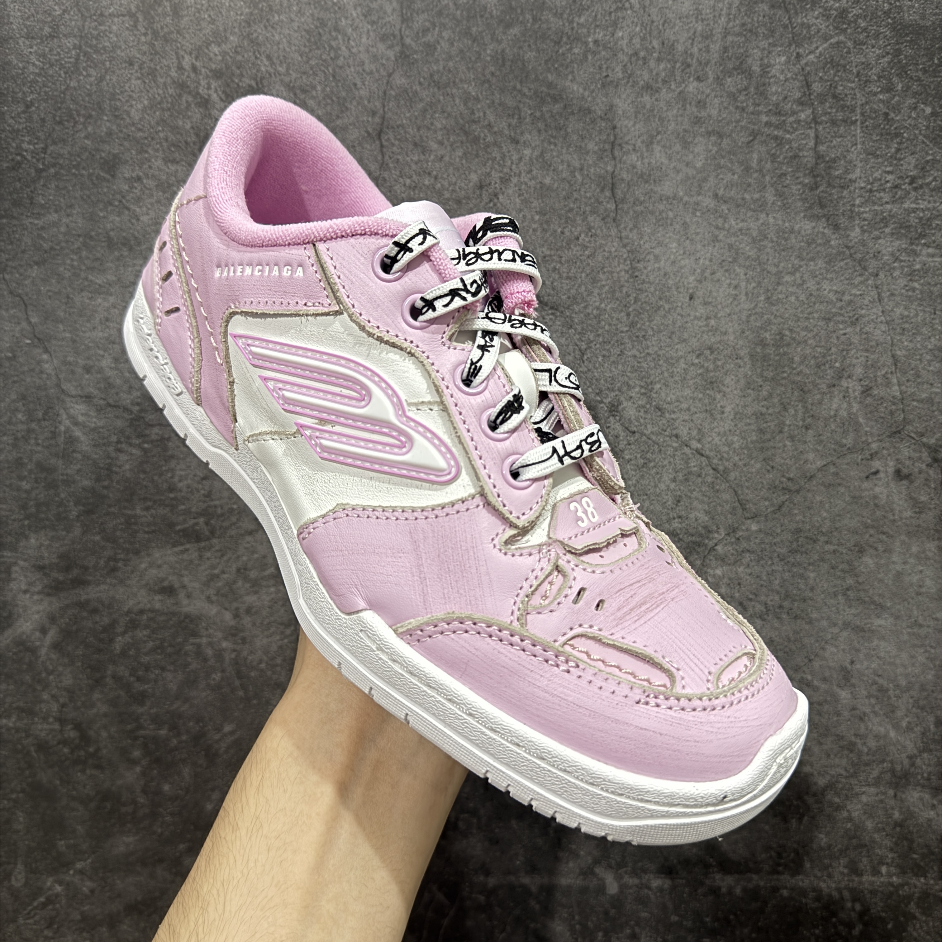 Balenciaga 巴黎世家 18代 Hamptons Worn-0ut 涤纶(聚酯纤维)牛皮革 圆头系带低帮 生活休闲鞋 男女同款 波鞋 粉色