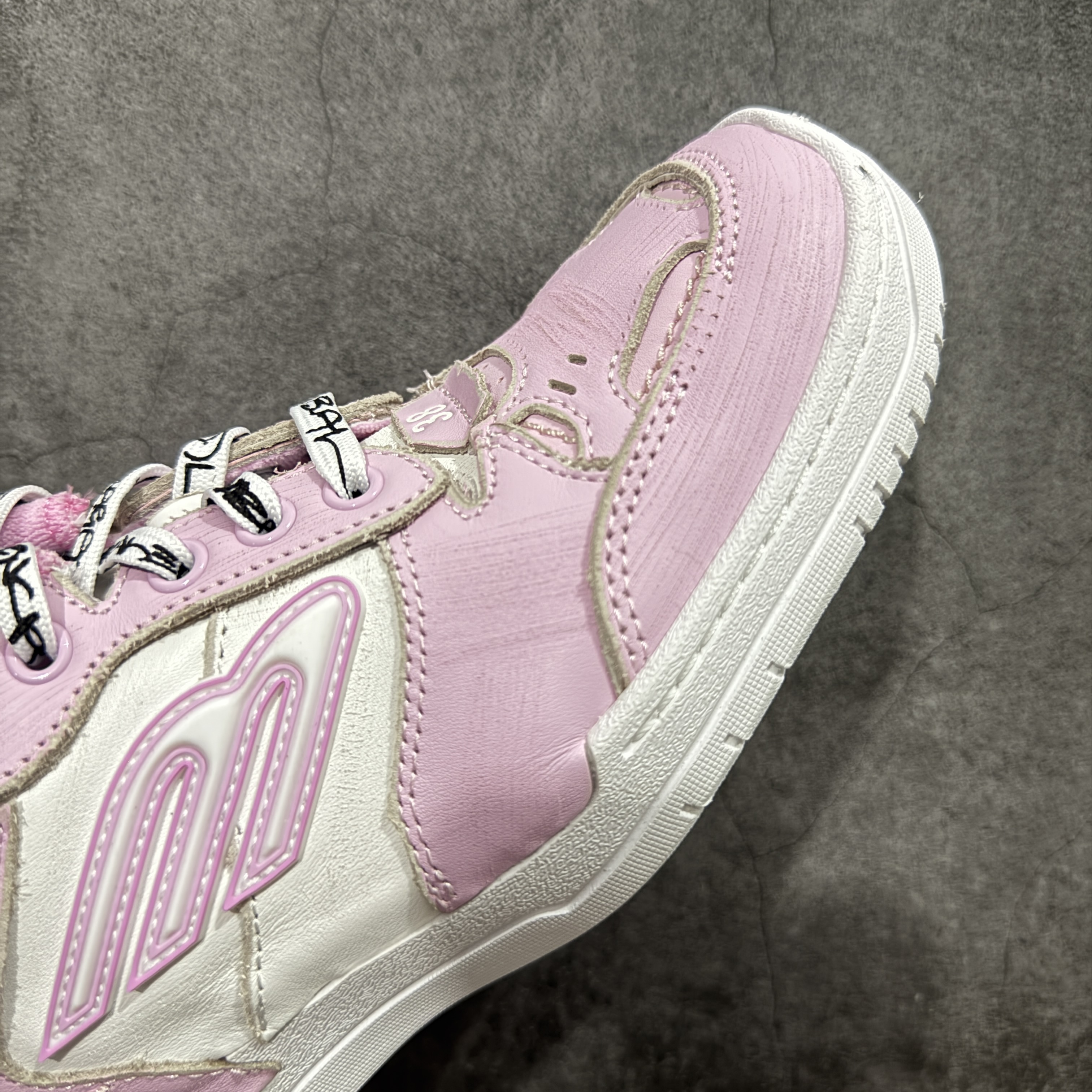 Balenciaga 巴黎世家 18代 Hamptons Worn-0ut 涤纶(聚酯纤维)牛皮革 圆头系带低帮 生活休闲鞋 男女同款 波鞋 粉色