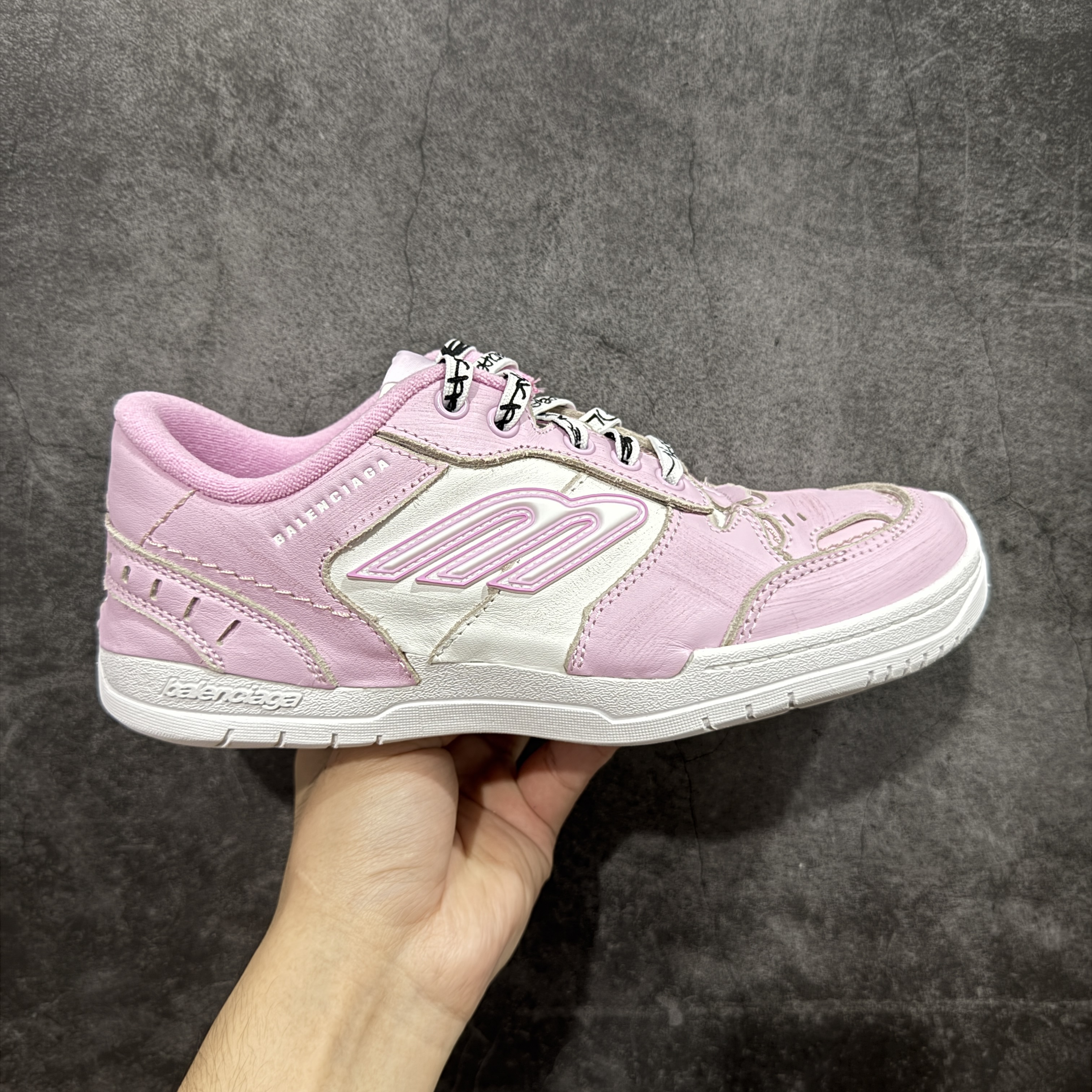 Balenciaga 巴黎世家 18代 Hamptons Worn-0ut 涤纶(聚酯纤维)牛皮革 圆头系带低帮 生活休闲鞋 男女同款 波鞋 粉色