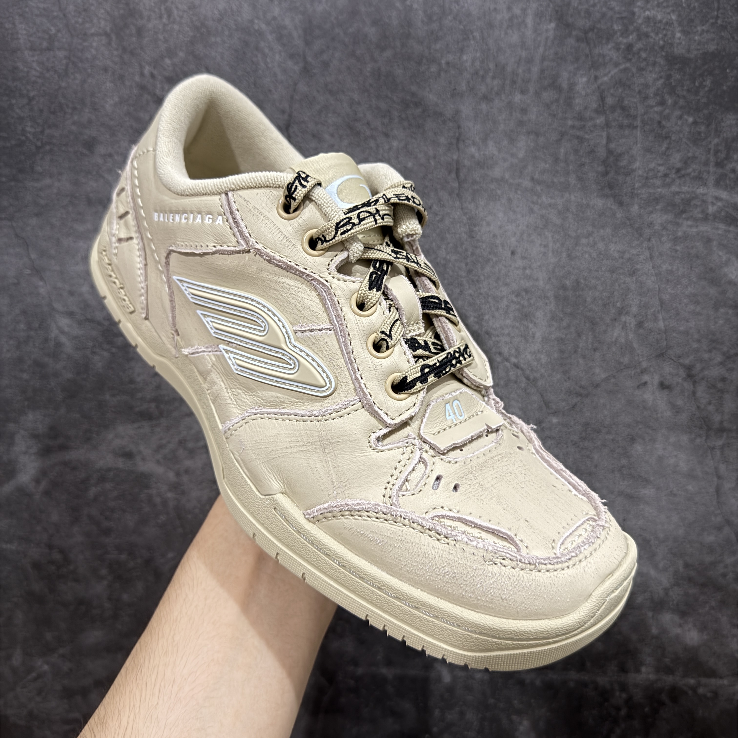 Balenciaga 巴黎世家 18代 Hamptons Worn-0ut 涤纶(聚酯纤维)牛皮革 圆头系带低帮 生活休闲鞋 男女同款 波鞋 杏色