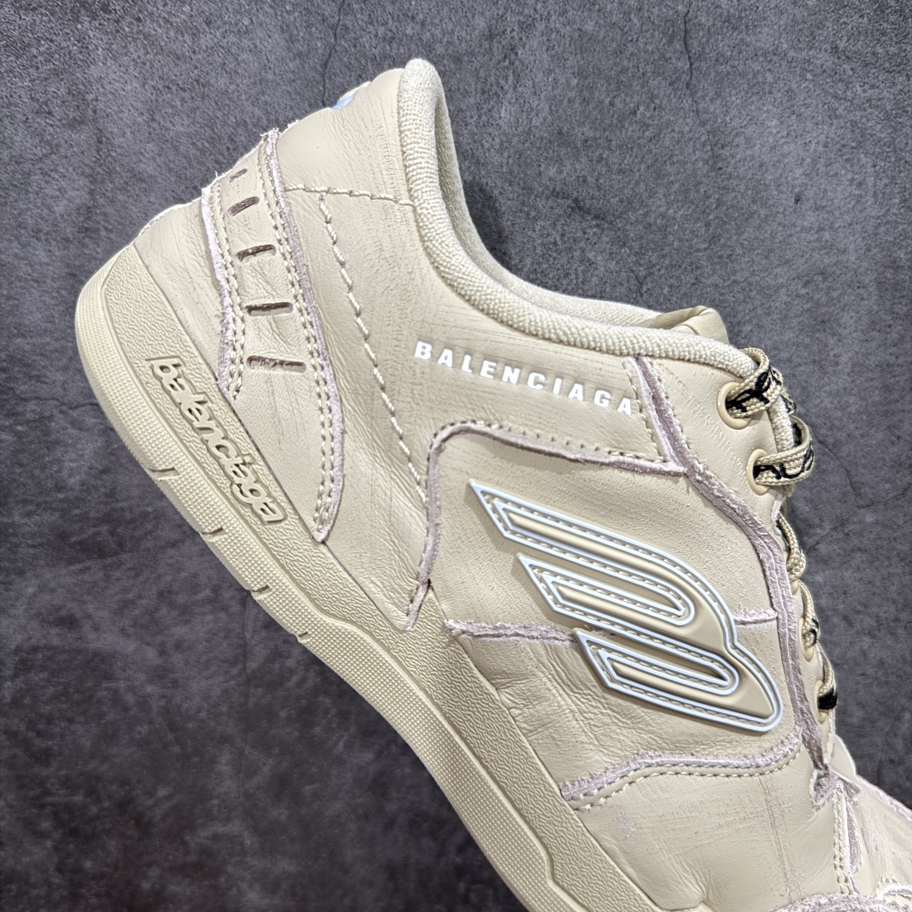 Balenciaga 巴黎世家 18代 Hamptons Worn-0ut 涤纶(聚酯纤维)牛皮革 圆头系带低帮 生活休闲鞋 男女同款 波鞋 杏色