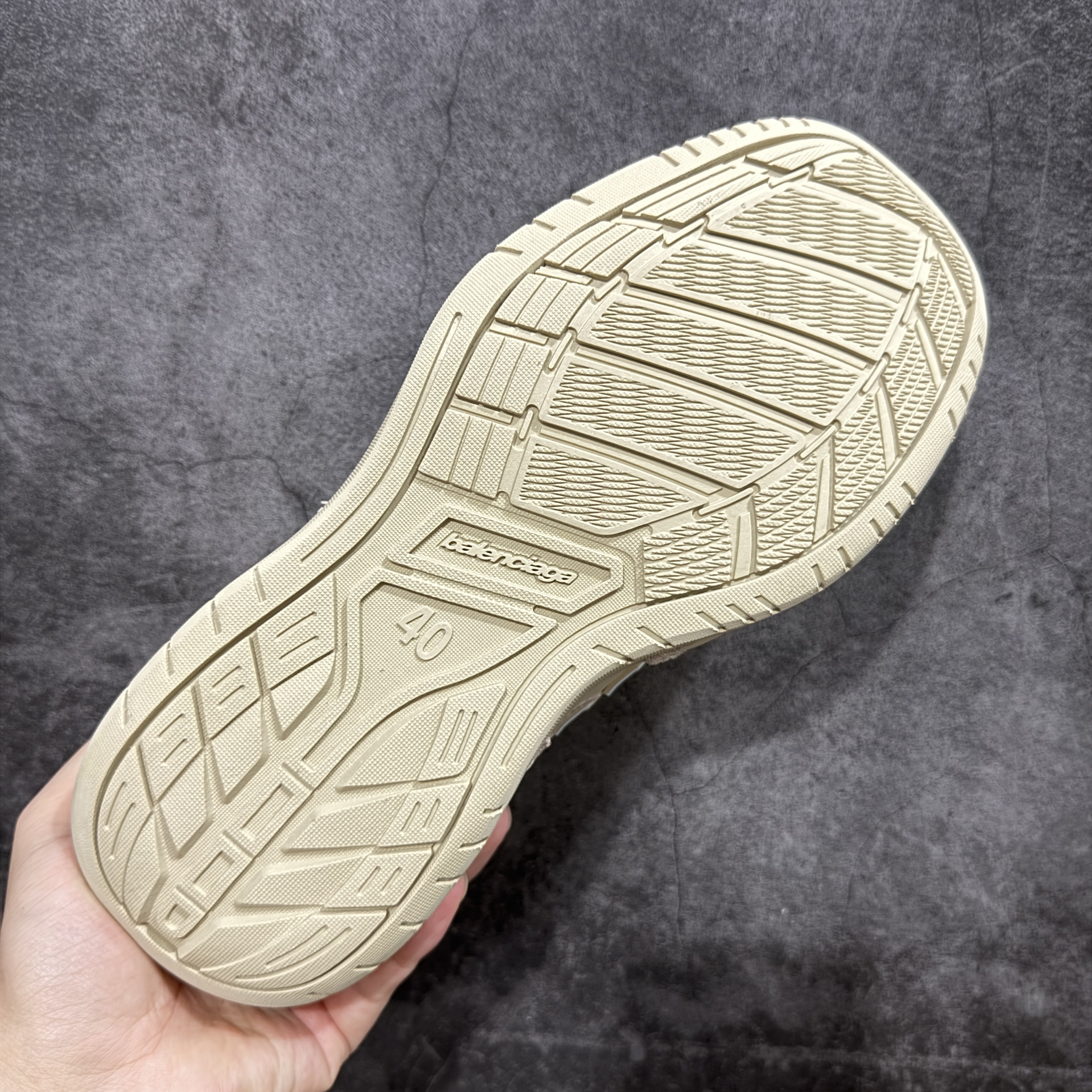 Balenciaga 巴黎世家 18代 Hamptons Worn-0ut 涤纶(聚酯纤维)牛皮革 圆头系带低帮 生活休闲鞋 男女同款 波鞋 杏色