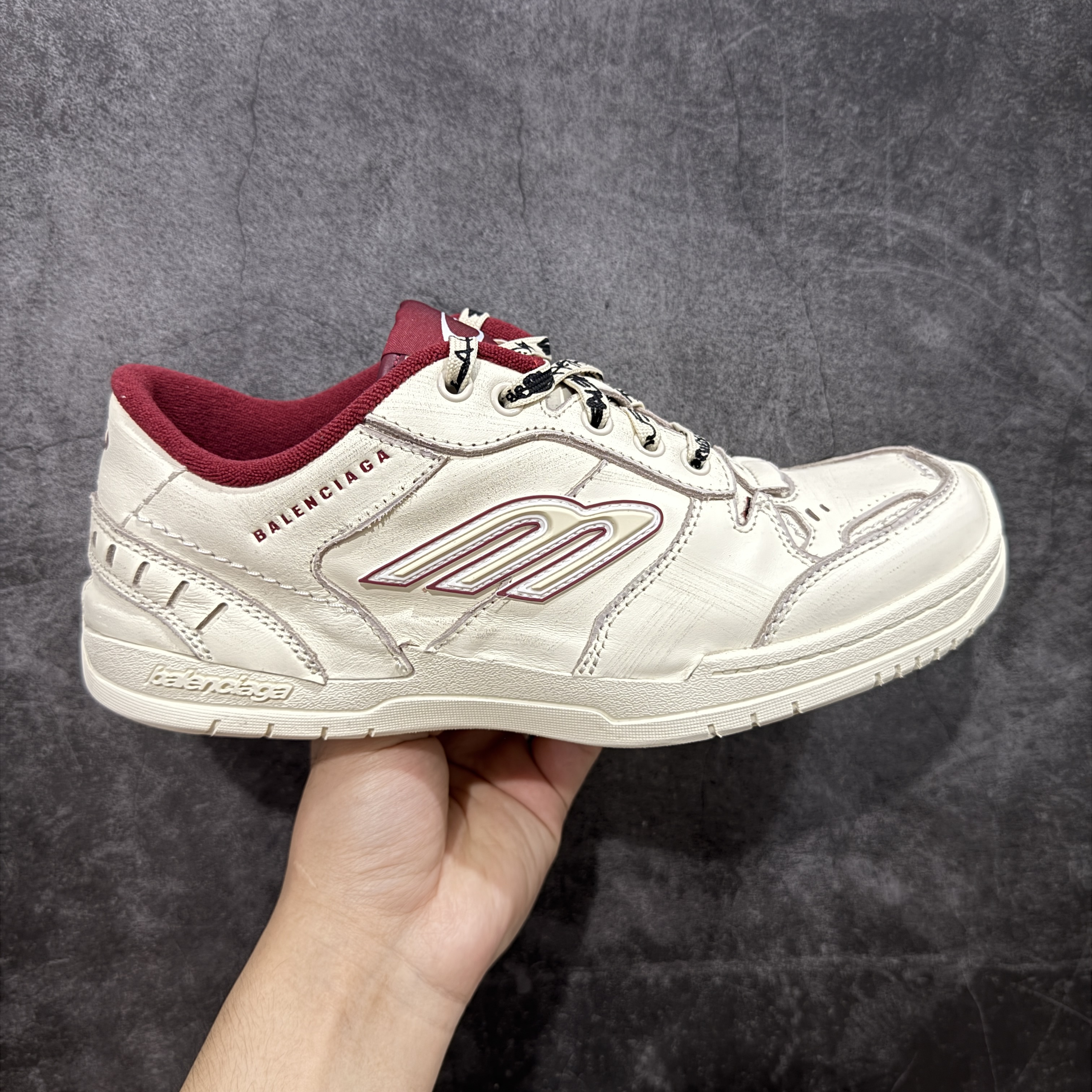  Balenciaga 巴黎世家 18代 Hamptons Worn-0ut 涤纶(聚酯纤维)牛皮革 圆头系带低帮 生活休闲鞋 男女同款 波鞋 米红色 841765WCURS9960