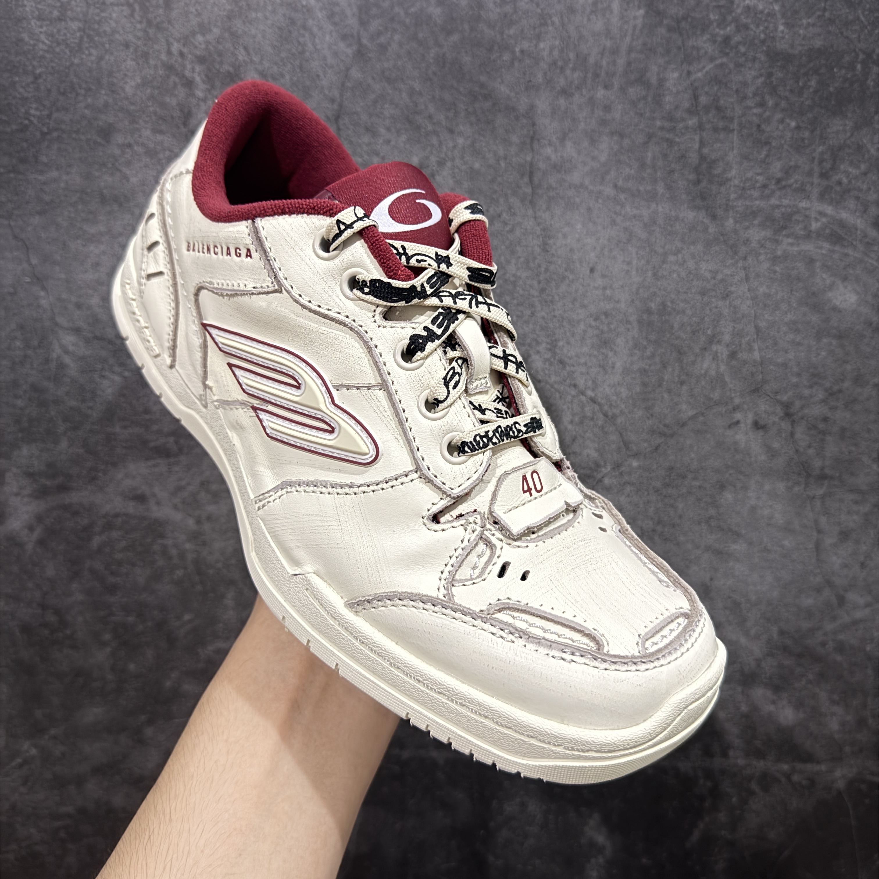  Balenciaga 巴黎世家 18代 Hamptons Worn-0ut 涤纶(聚酯纤维)牛皮革 圆头系带低帮 生活休闲鞋 男女同款 波鞋 米红色 841765WCURS9960