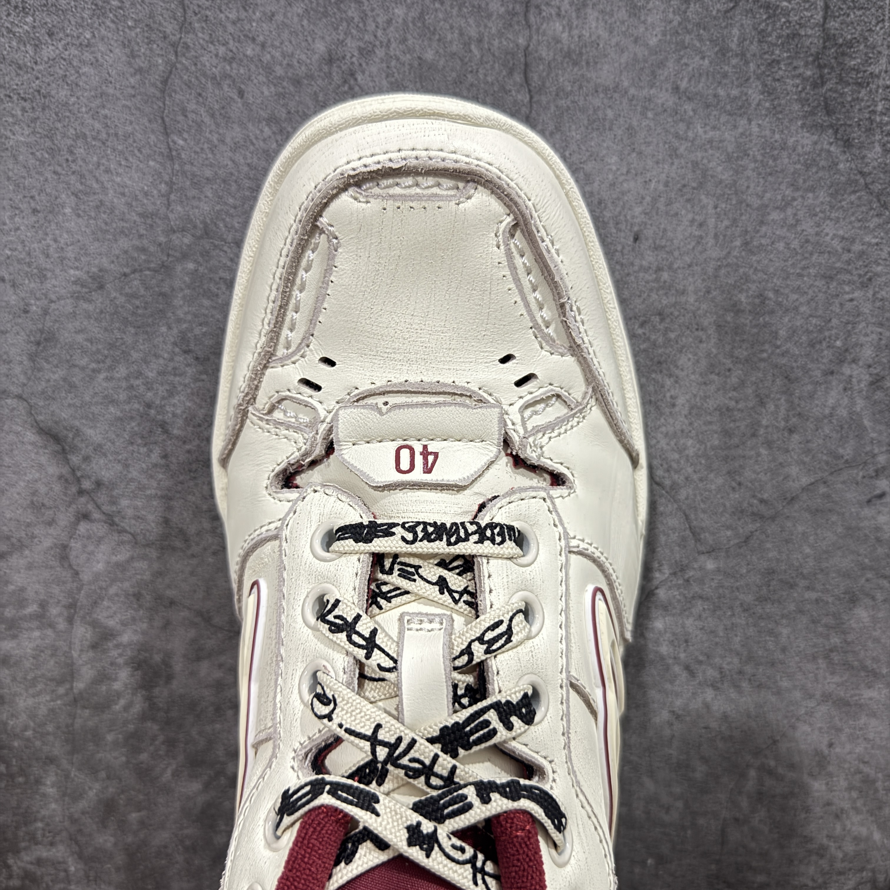  Balenciaga 巴黎世家 18代 Hamptons Worn-0ut 涤纶(聚酯纤维)牛皮革 圆头系带低帮 生活休闲鞋 男女同款 波鞋 米红色 841765WCURS9960