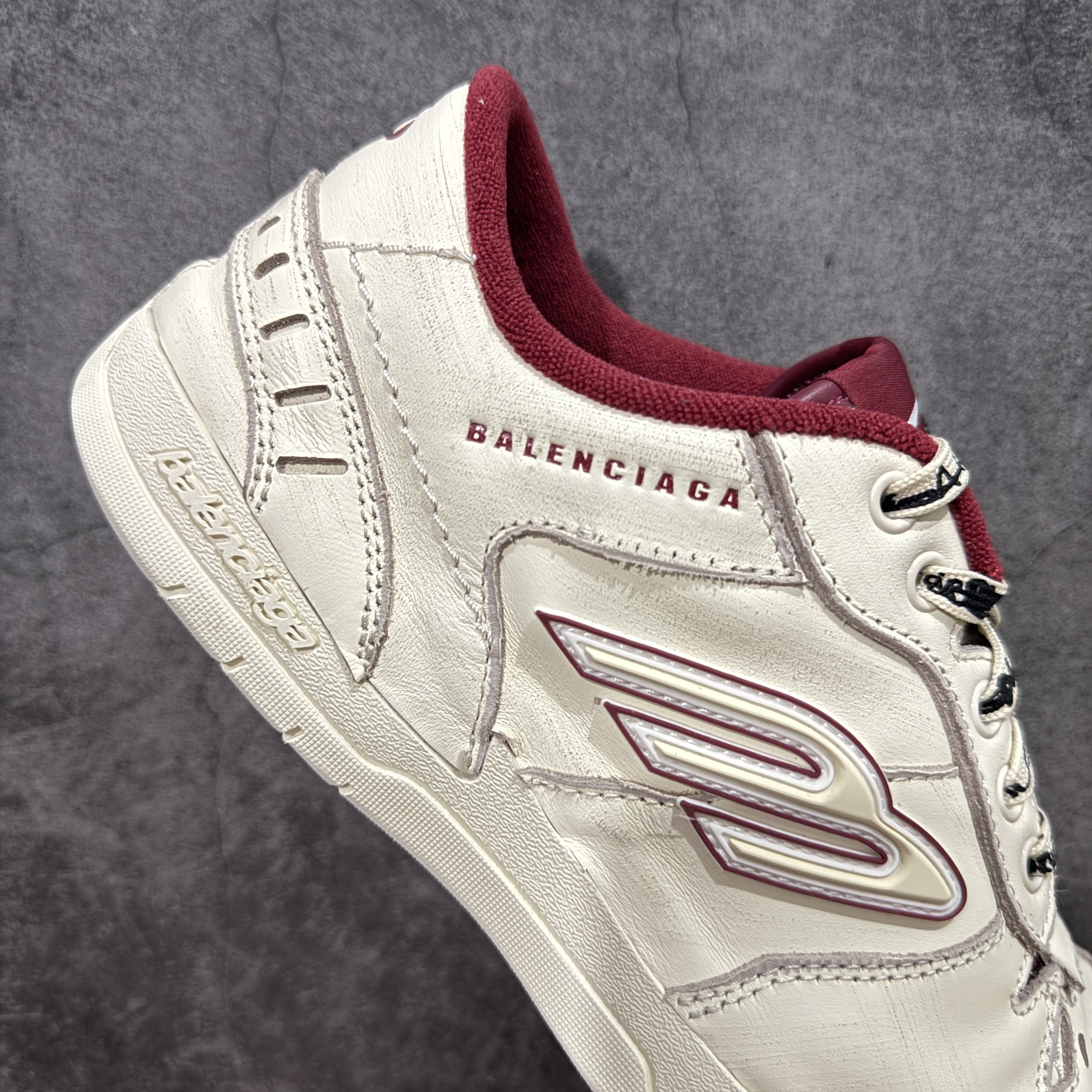  Balenciaga 巴黎世家 18代 Hamptons Worn-0ut 涤纶(聚酯纤维)牛皮革 圆头系带低帮 生活休闲鞋 男女同款 波鞋 米红色 841765WCURS9960