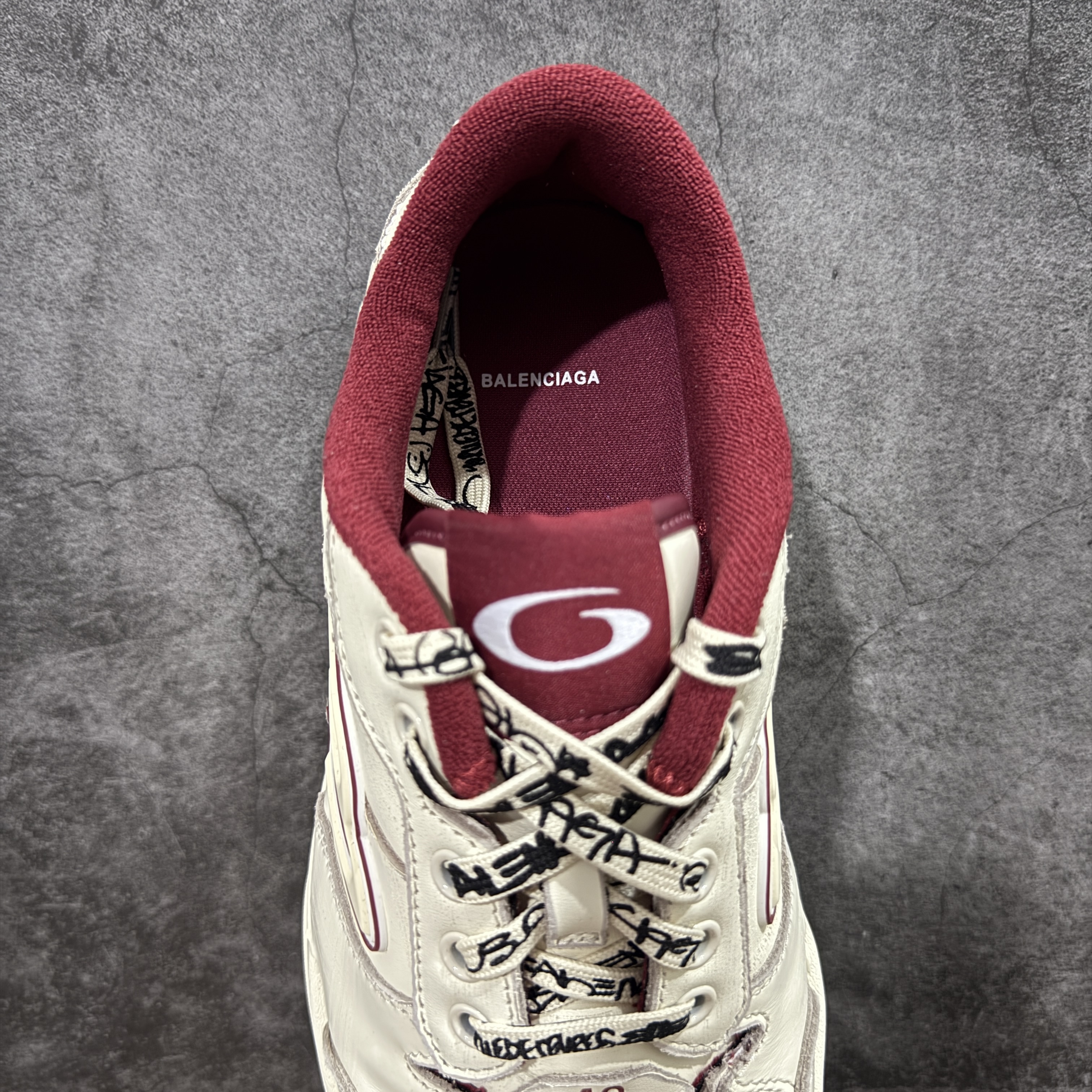  Balenciaga 巴黎世家 18代 Hamptons Worn-0ut 涤纶(聚酯纤维)牛皮革 圆头系带低帮 生活休闲鞋 男女同款 波鞋 米红色 841765WCURS9960