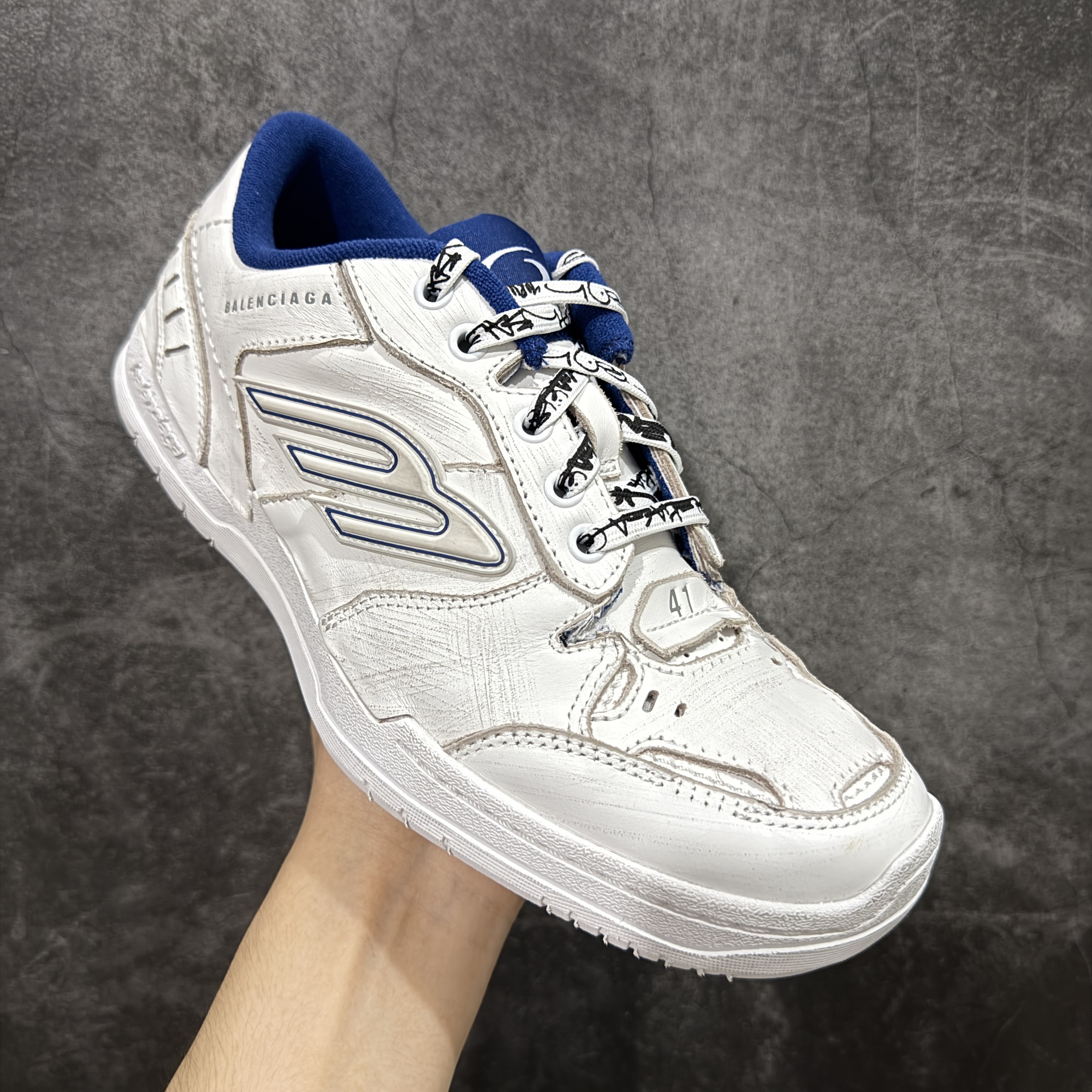 Balenciaga 巴黎世家 18代 Hamptons Worn-0ut 涤纶(聚酯纤维)牛皮革 圆头系带低帮 生活休闲鞋 男女同款 波鞋 灰蓝 841765WCURB9141