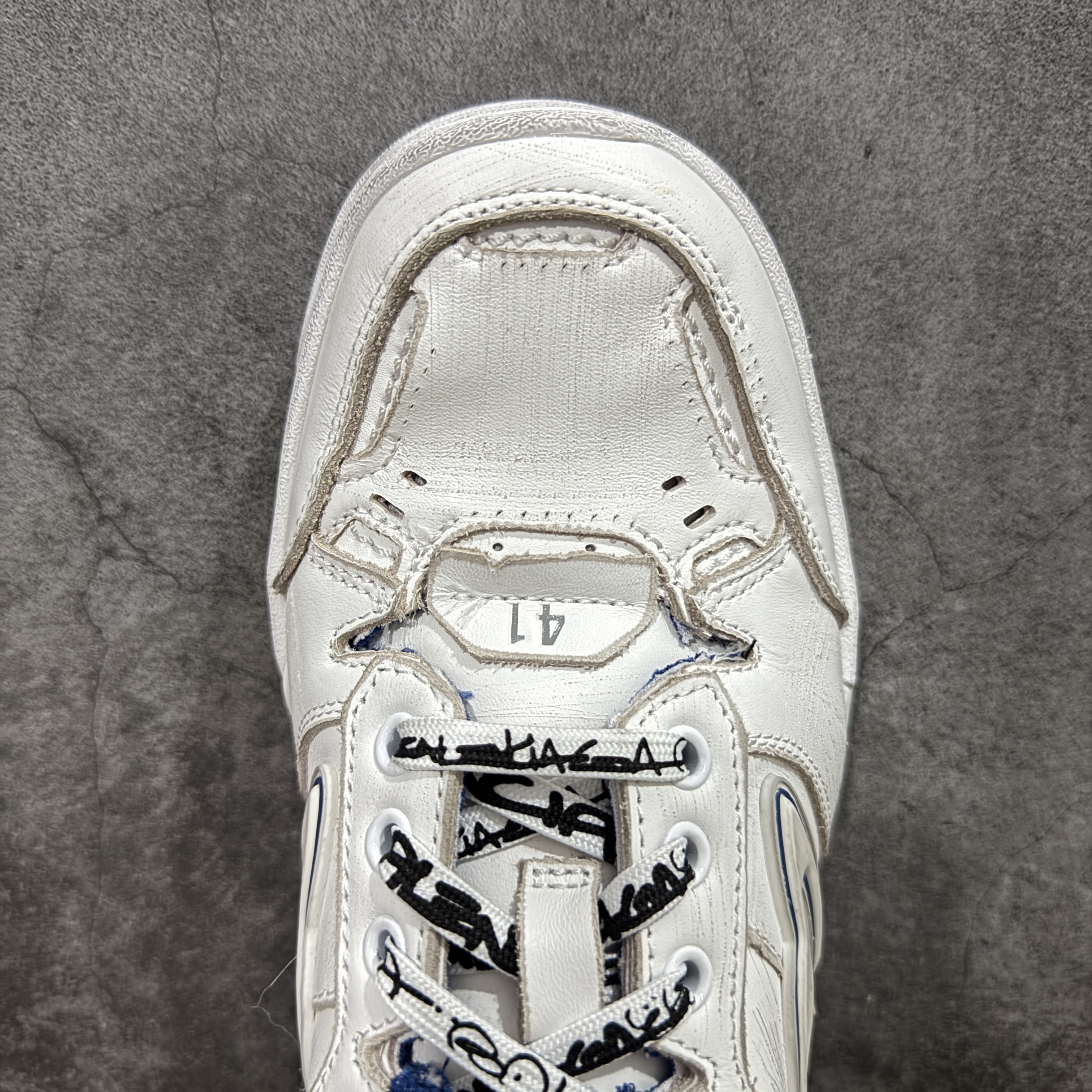 Balenciaga 巴黎世家 18代 Hamptons Worn-0ut 涤纶(聚酯纤维)牛皮革 圆头系带低帮 生活休闲鞋 男女同款 波鞋 灰蓝 841765WCURB9141