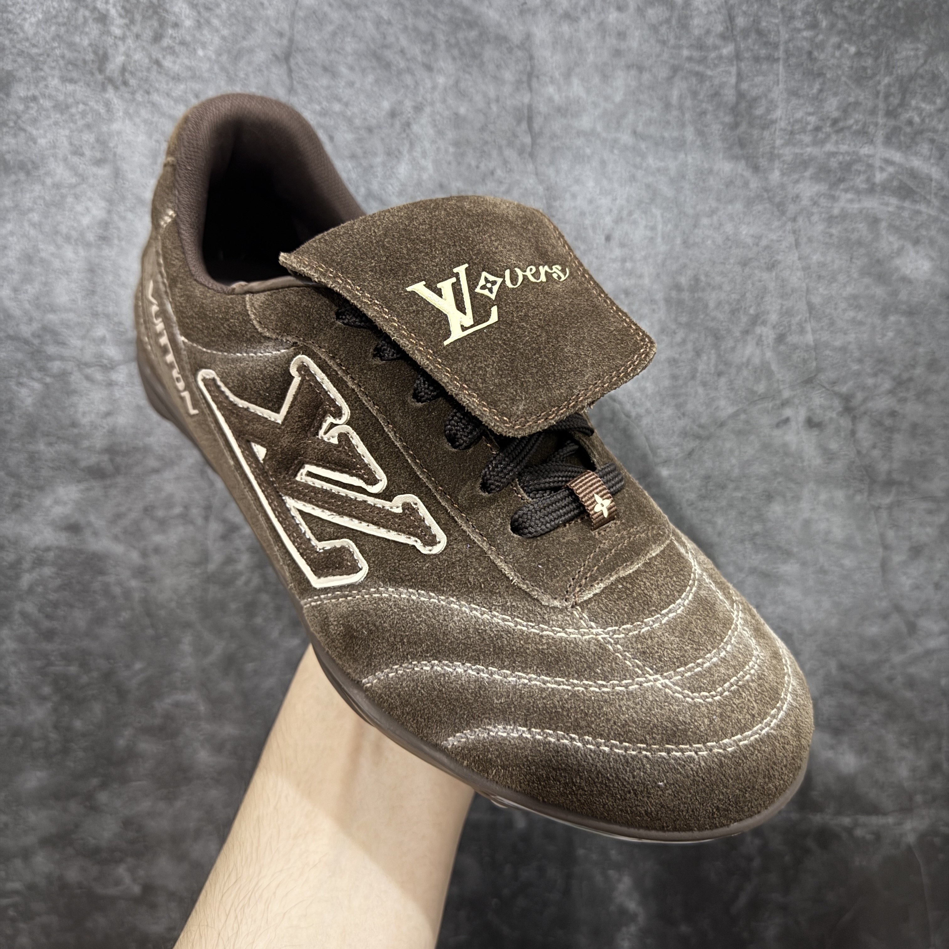 Louis Vuitton Footprint SOCCER LV  足球鞋 路易威登 低筒 休闲鞋 板鞋 运动鞋 波鞋 男鞋 版型偏大半码 深棕色 1AHTXV