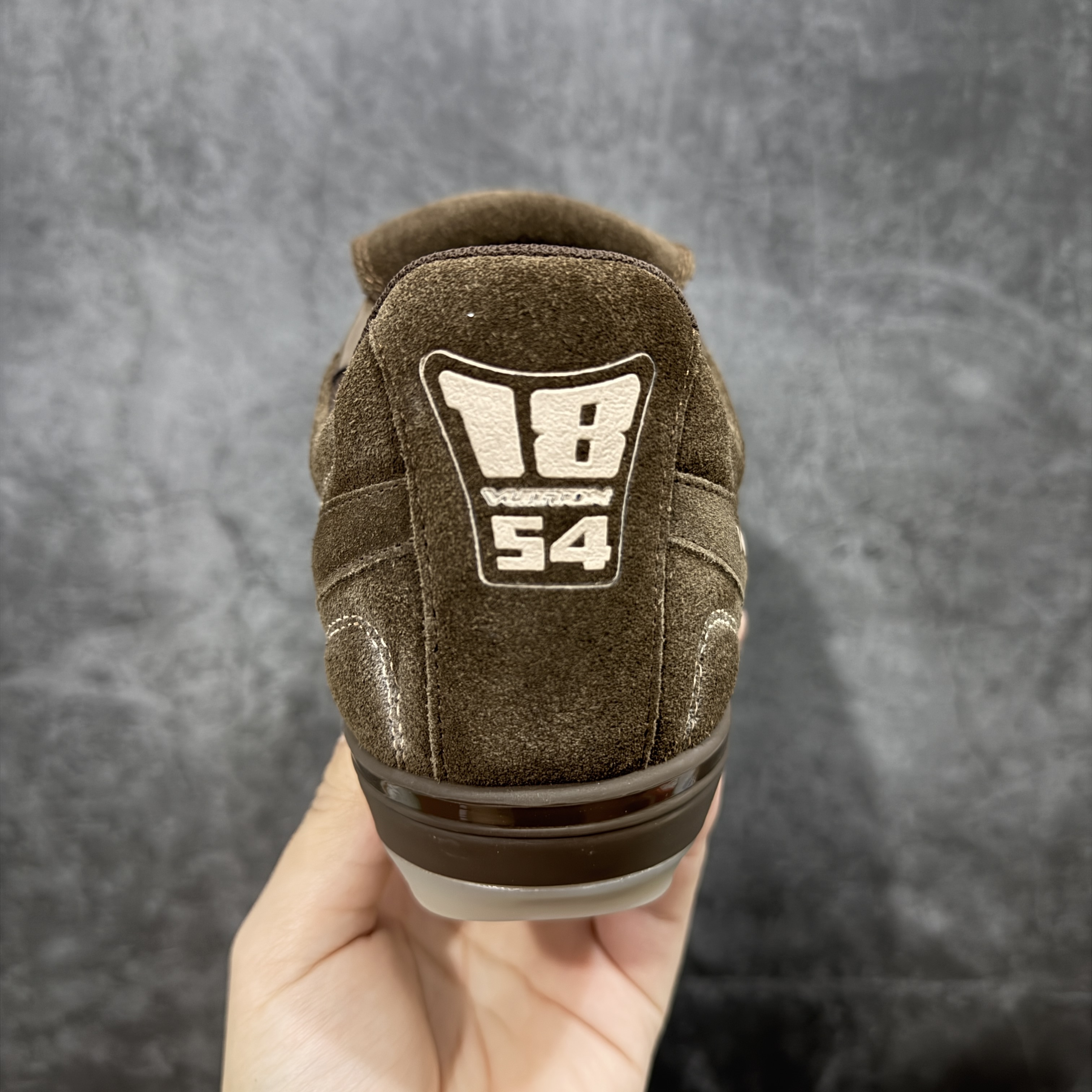 Louis Vuitton Footprint SOCCER LV  足球鞋 路易威登 低筒 休闲鞋 板鞋 运动鞋 波鞋 男鞋 版型偏大半码 深棕色 1AHTXV