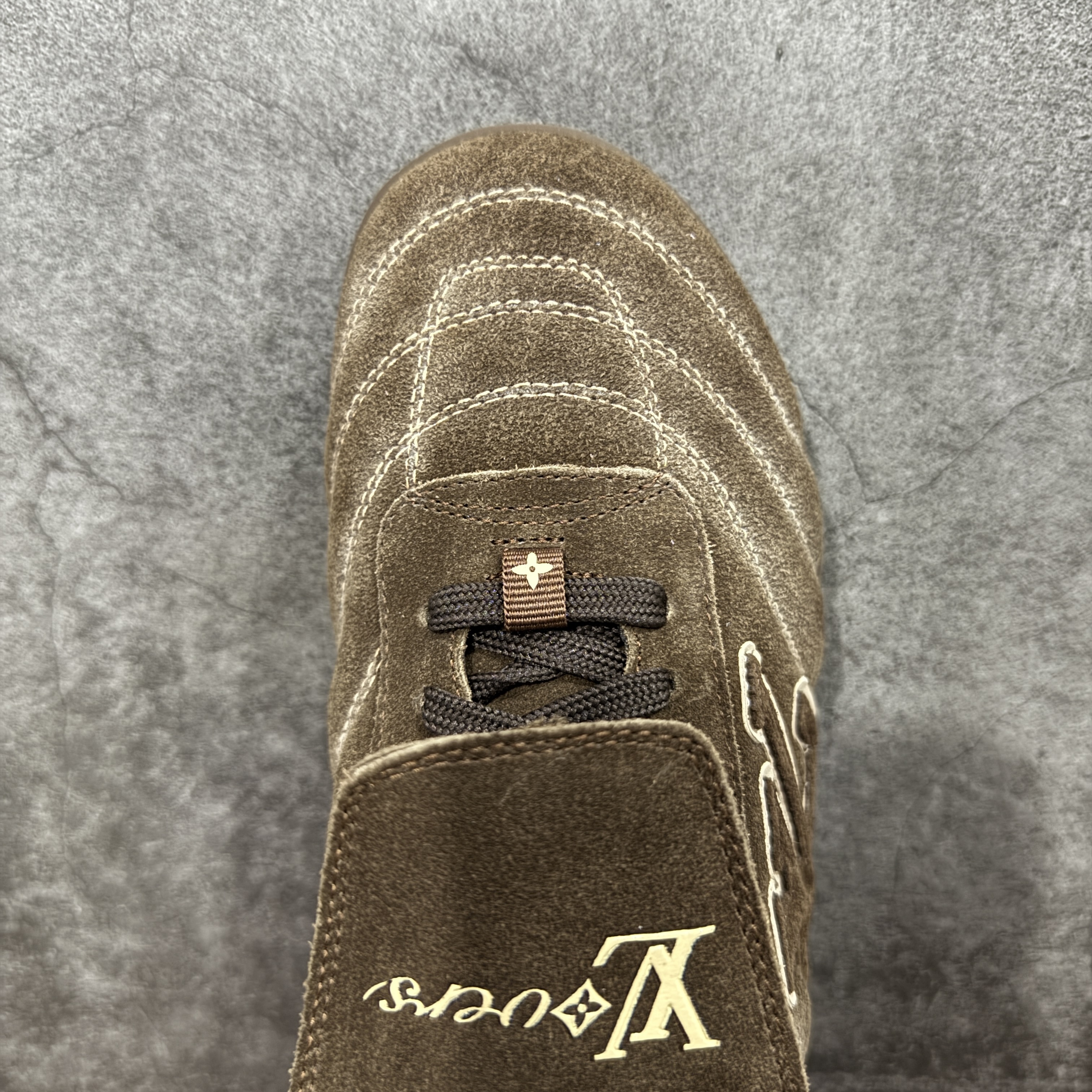 Louis Vuitton Footprint SOCCER LV  足球鞋 路易威登 低筒 休闲鞋 板鞋 运动鞋 波鞋 男鞋 版型偏大半码 深棕色 1AHTXV
