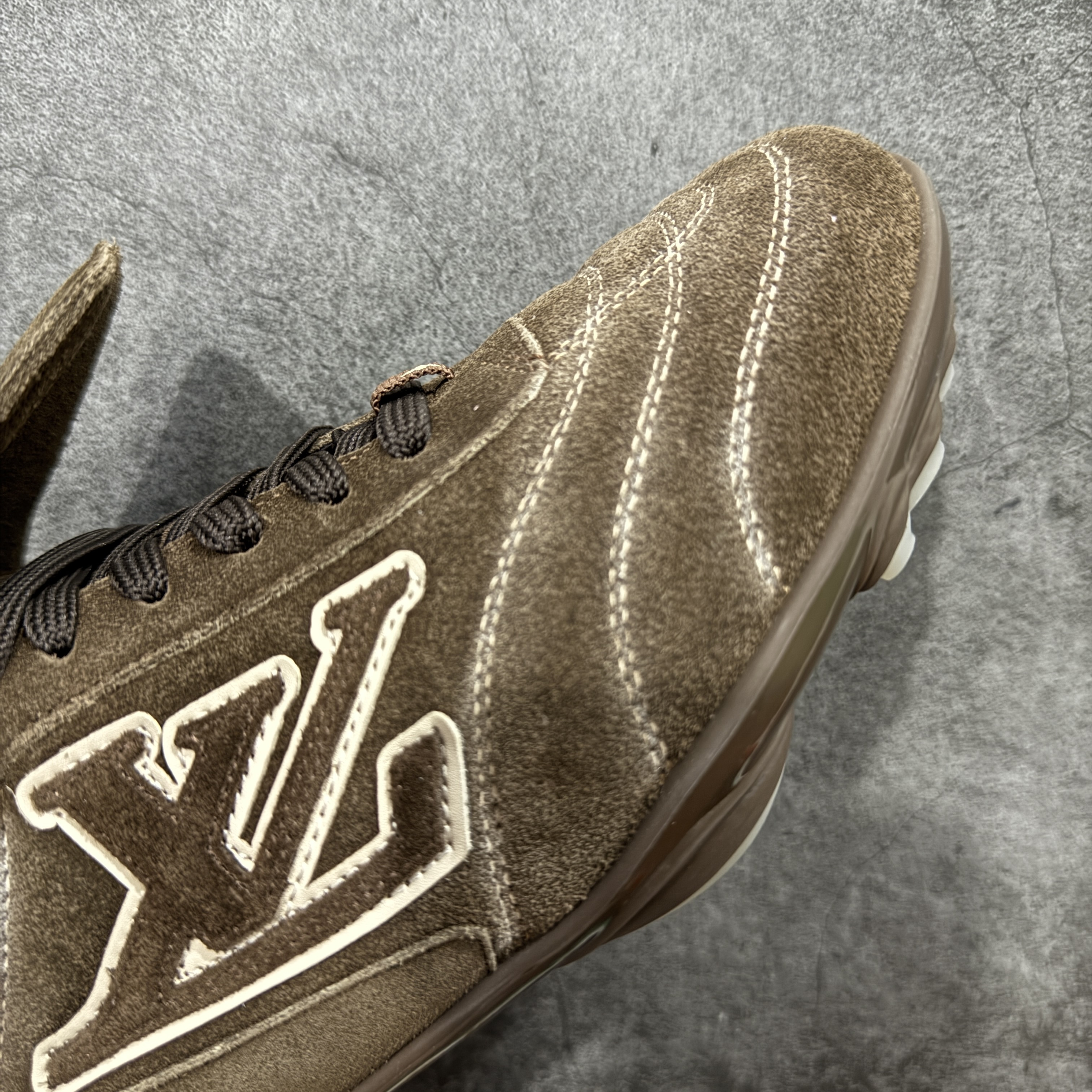 Louis Vuitton Footprint SOCCER LV  足球鞋 路易威登 低筒 休闲鞋 板鞋 运动鞋 波鞋 男鞋 版型偏大半码 深棕色 1AHTXV