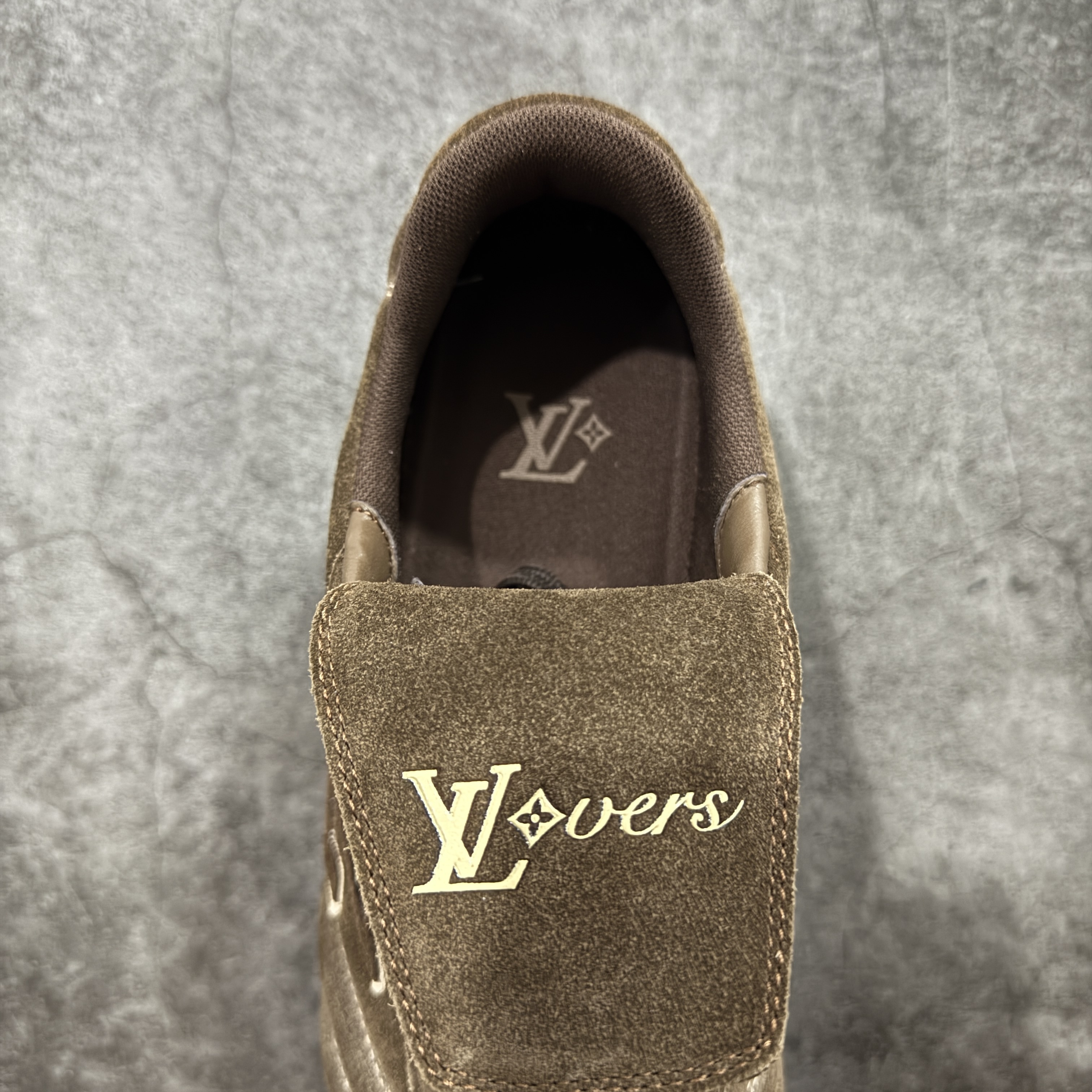 Louis Vuitton Footprint SOCCER LV  足球鞋 路易威登 低筒 休闲鞋 板鞋 运动鞋 波鞋 男鞋 版型偏大半码 深棕色 1AHTXV