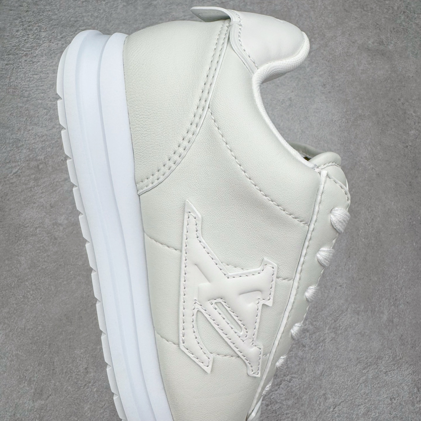 LOUIS VUITTON Buttersoft LV NIGO 路易威登 低筒 生活休闲鞋 板鞋 运动鞋 男鞋 女鞋  白色 1AIKDD