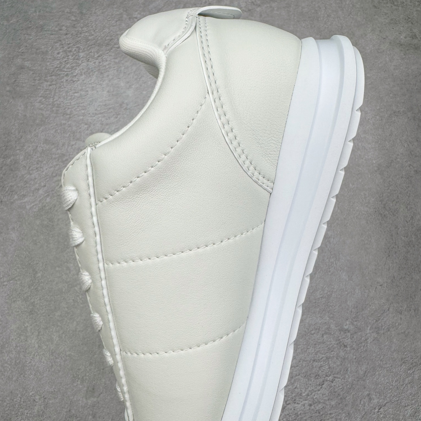 LOUIS VUITTON Buttersoft LV NIGO 路易威登 低筒 生活休闲鞋 板鞋 运动鞋 男鞋 女鞋  白色 1AIKDD