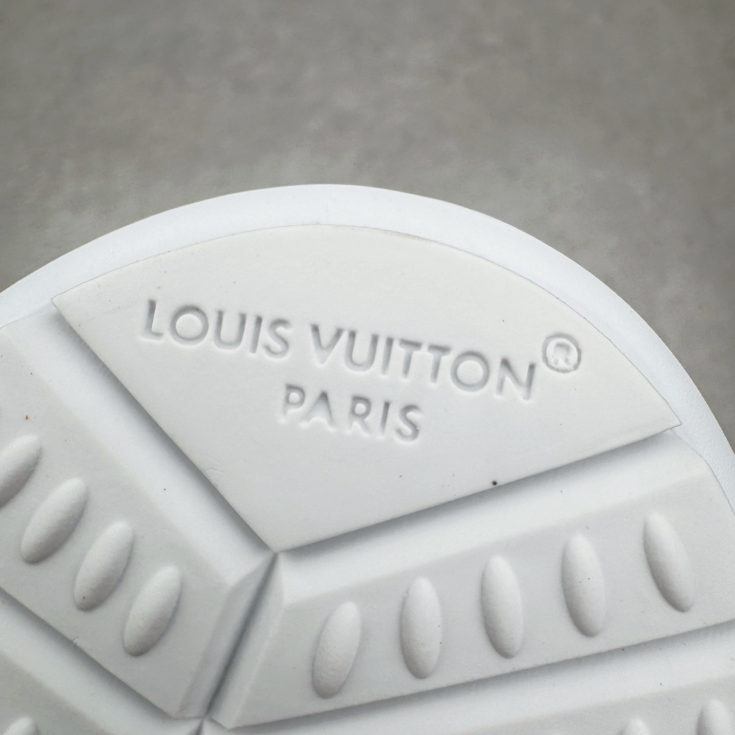 LOUIS VUITTON Buttersoft LV NIGO 路易威登 低筒 生活休闲鞋 板鞋 运动鞋 男鞋 女鞋  白色 1AIKDD