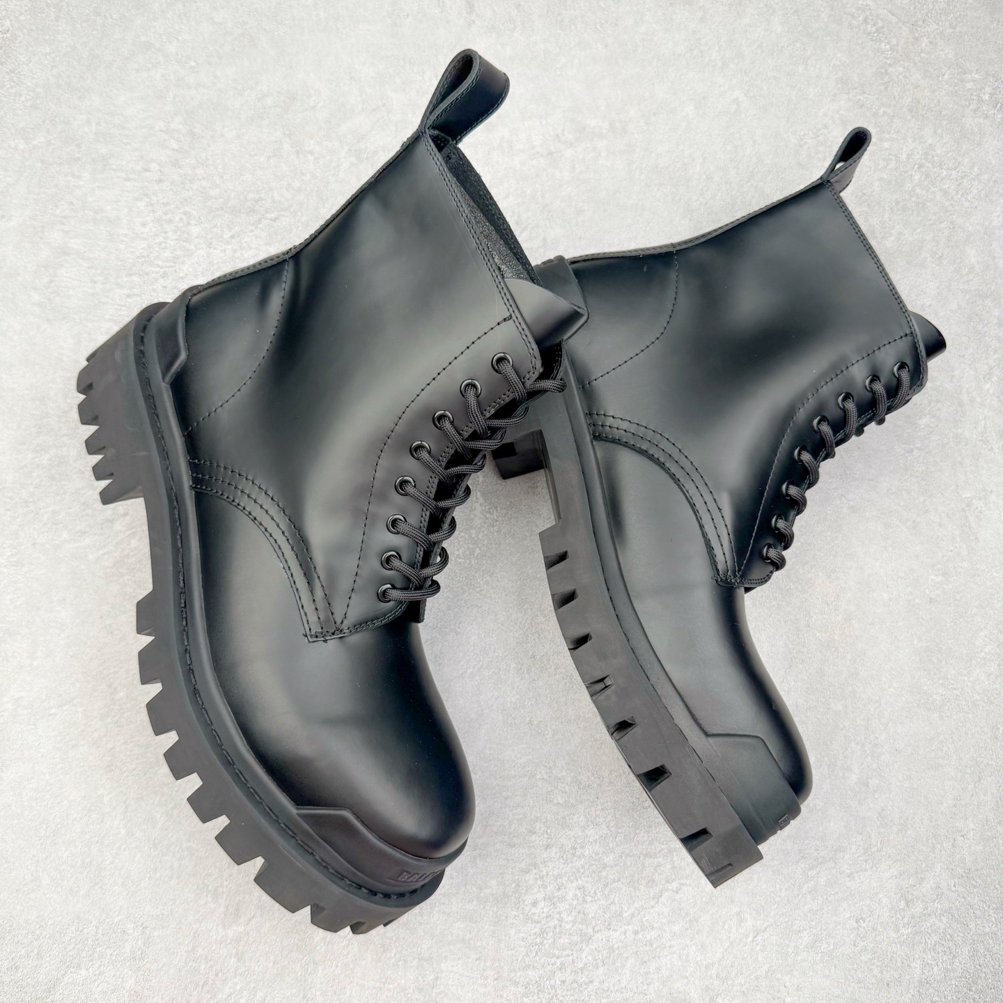 Balenciaga  Strike 巴黎世家 系带  中筒 皮鞋 复古板鞋 休闲鞋 男鞋 哑光 黑-C0 590974WA9601000