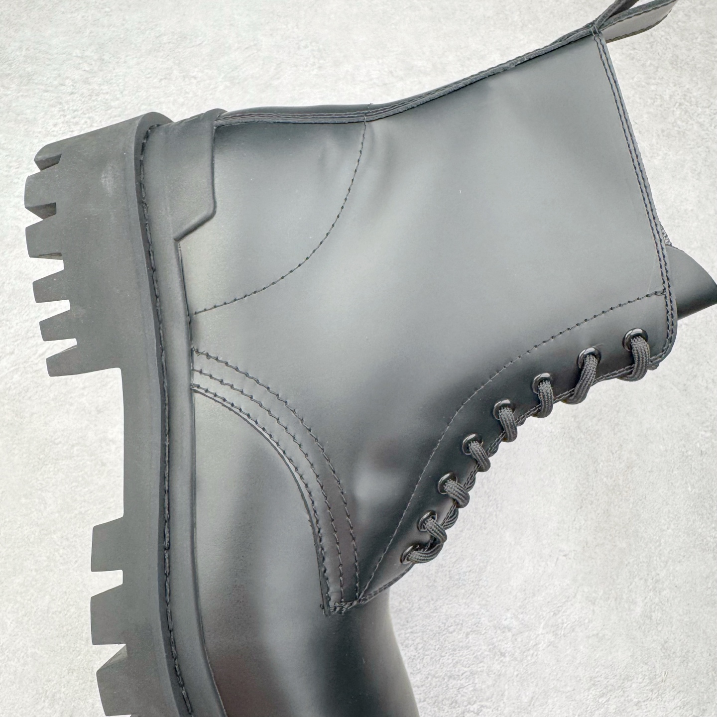 Balenciaga  Strike 巴黎世家 系带  中筒 皮鞋 复古板鞋 休闲鞋 男鞋 哑光 黑-C0 590974WA9601000