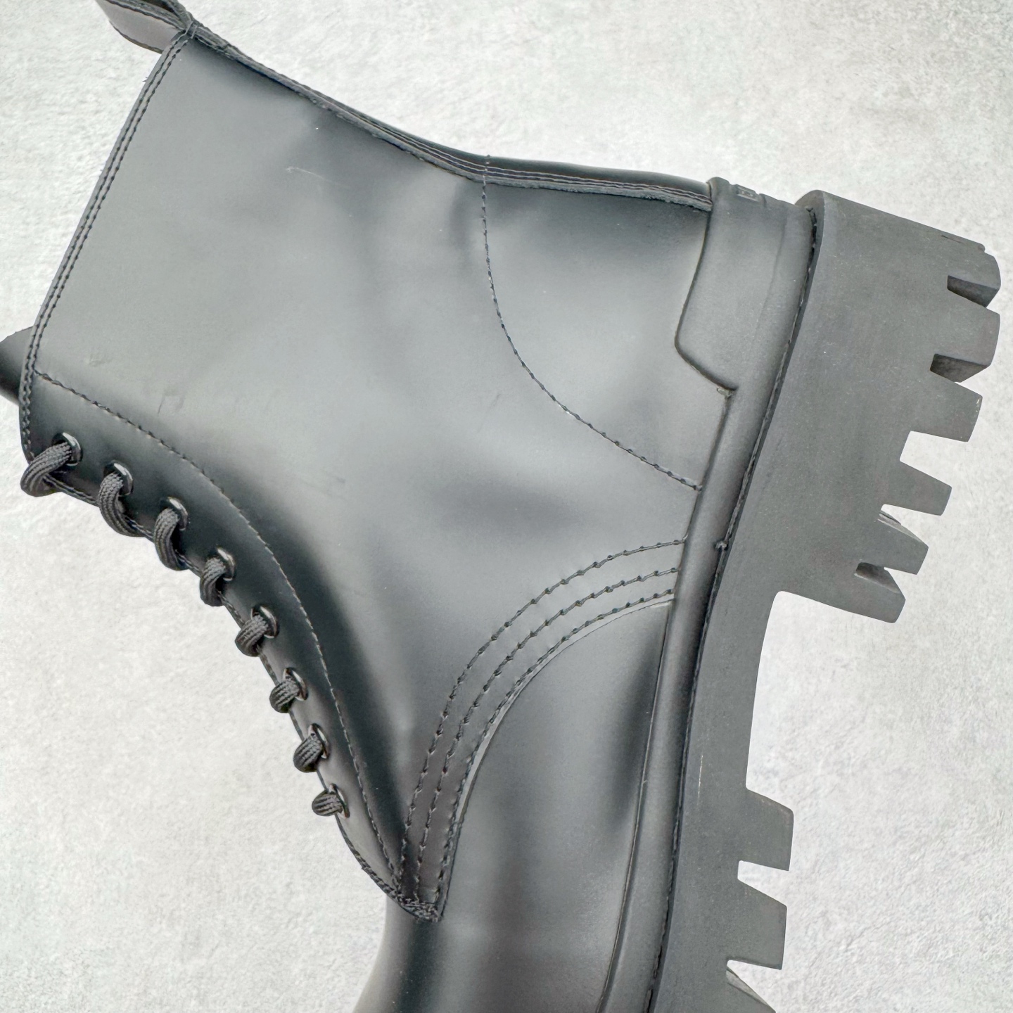 Balenciaga  Strike 巴黎世家 系带  中筒 皮鞋 复古板鞋 休闲鞋 男鞋 哑光 黑-C0 590974WA9601000