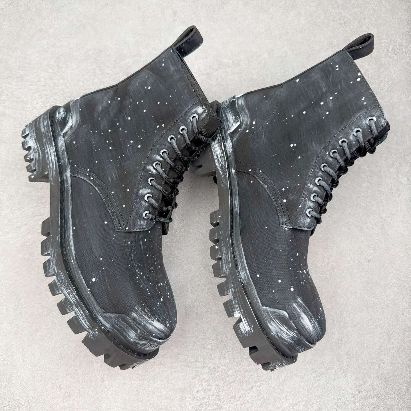 Balenciaga  Strike 巴黎世家 系带  中筒 皮鞋 复古板鞋 休闲鞋 男鞋 水洗 沥青色-C0  670633W2DY21090