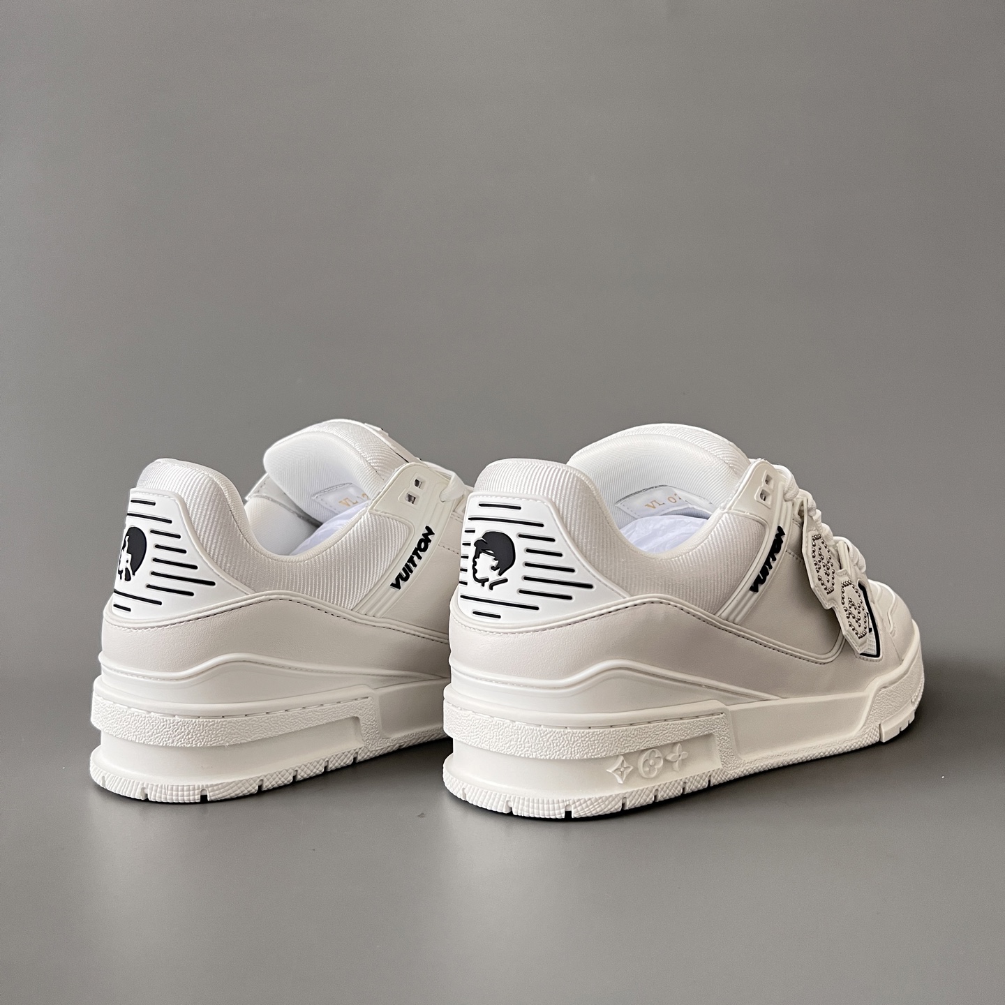 Louis Vuitton LV Nigo Trainer 路易威登 低筒 休闲鞋 板鞋 运动鞋 男鞋 女鞋 波鞋 白色 1AIKR3