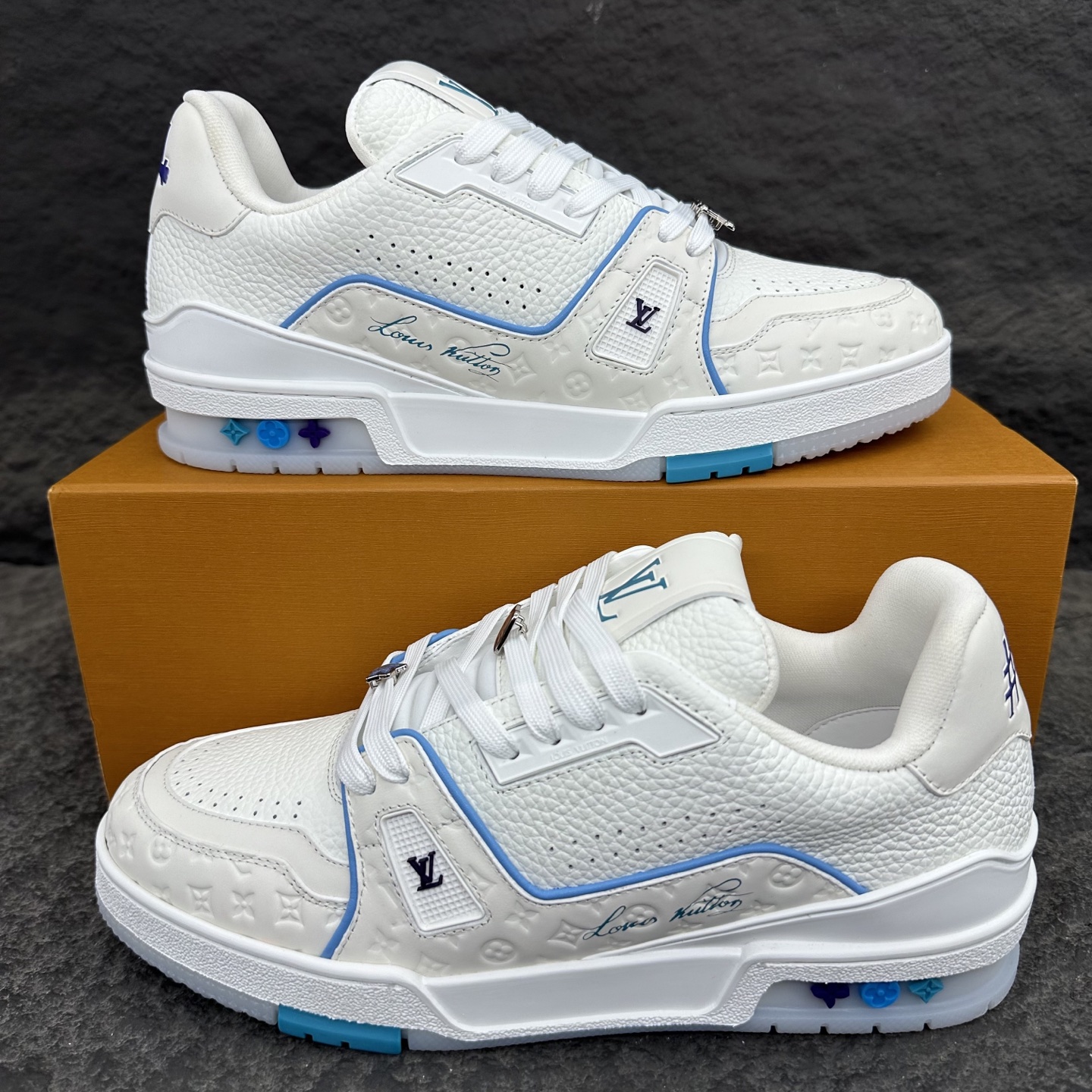 Louis Vuitton LV Trainer 路易威登 低筒 休闲鞋 板鞋 运动鞋 男鞋 女鞋 波鞋 白蓝紫 邮轮限定 1APHLB