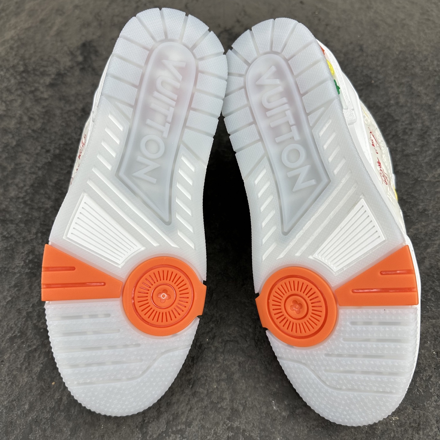 Louis Vuitton LV Trainer 路易威登 低筒 休闲鞋 板鞋 运动鞋 男鞋 女鞋 波鞋 白黄红 邮轮限定  1AHPJS