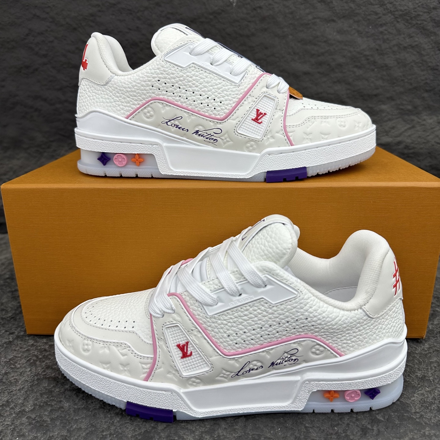 Louis Vuitton LV Trainer 路易威登 低筒 休闲鞋 板鞋 运动鞋 男鞋 女鞋 波鞋 白粉色 邮轮限定   1APHLG