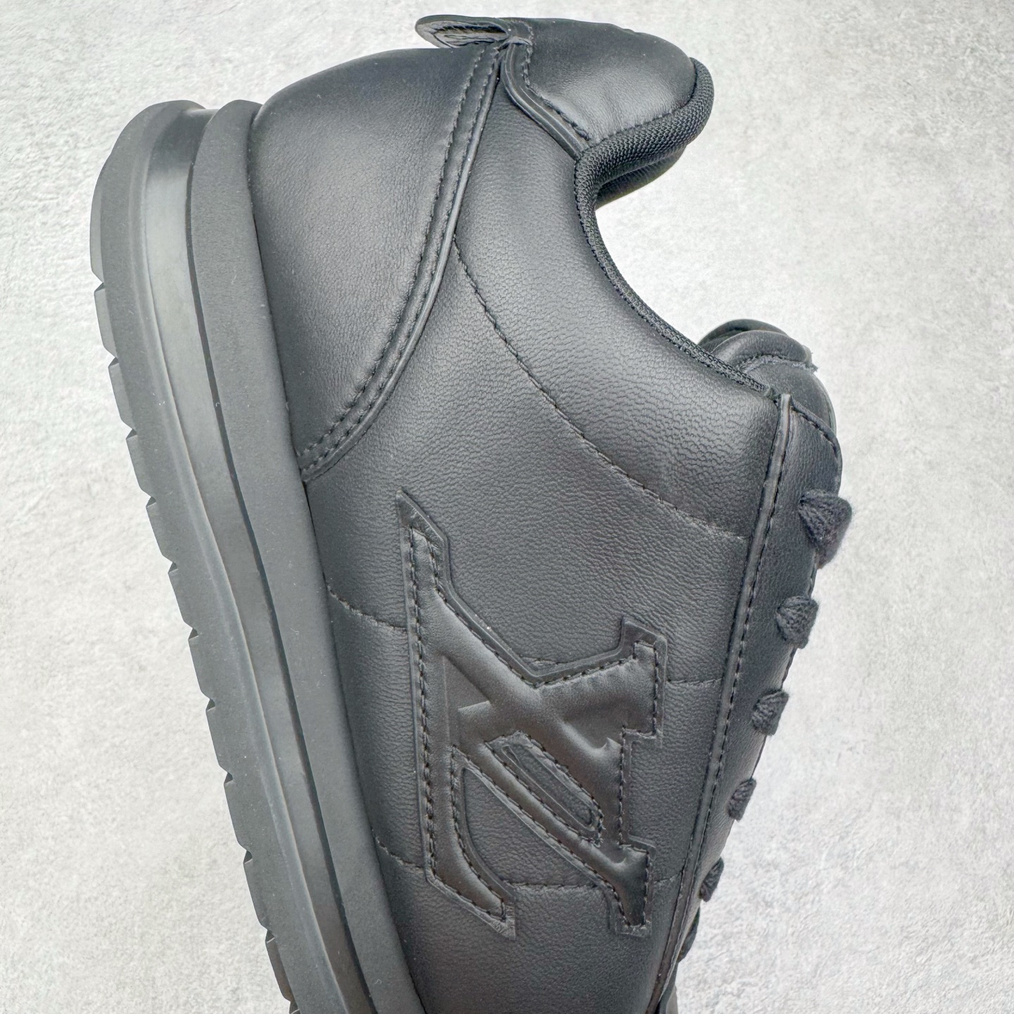 LOUIS VUITTON Buttersoft LV NIGO 路易威登 低筒 生活休闲鞋 板鞋 运动鞋 男鞋 女鞋  黑色 1AIKEF